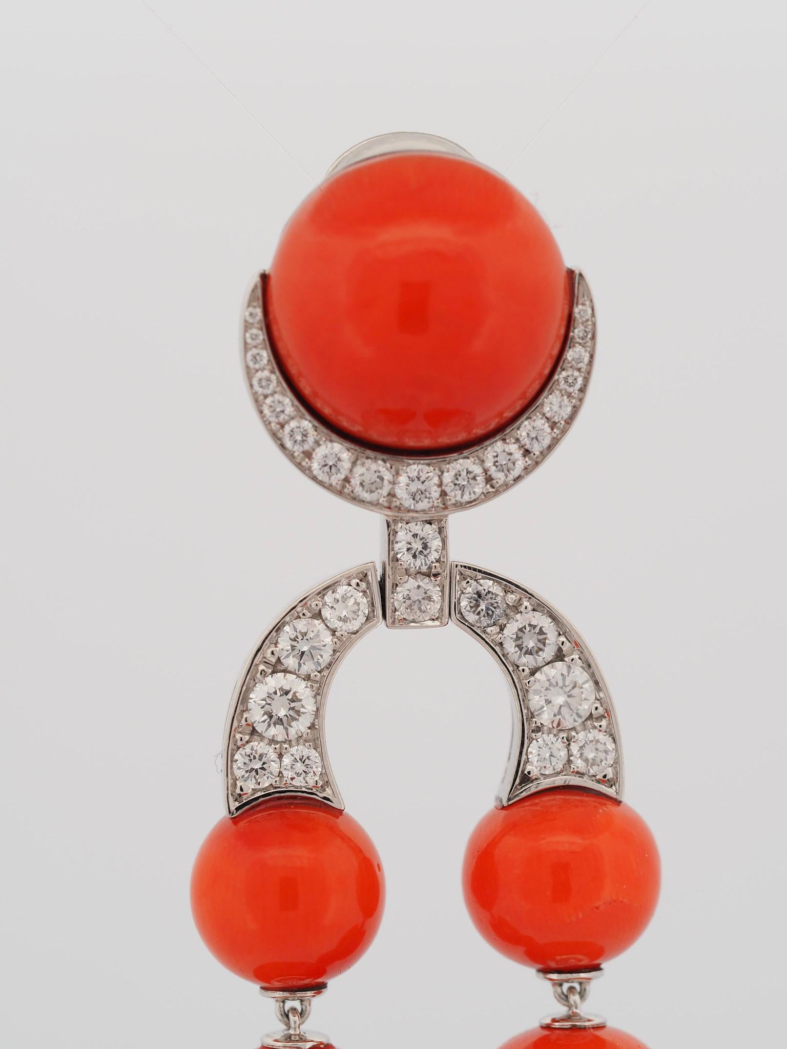 KOENIG Pendants d'oreilles en corail et diamants en platine Unisexe en vente