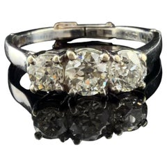 Ring aus 14-karätigem Weißgold mit 3 natürlichen Diamanten im alten europäischen Schliff, arthritischer Ringband, aus einem Nachlass