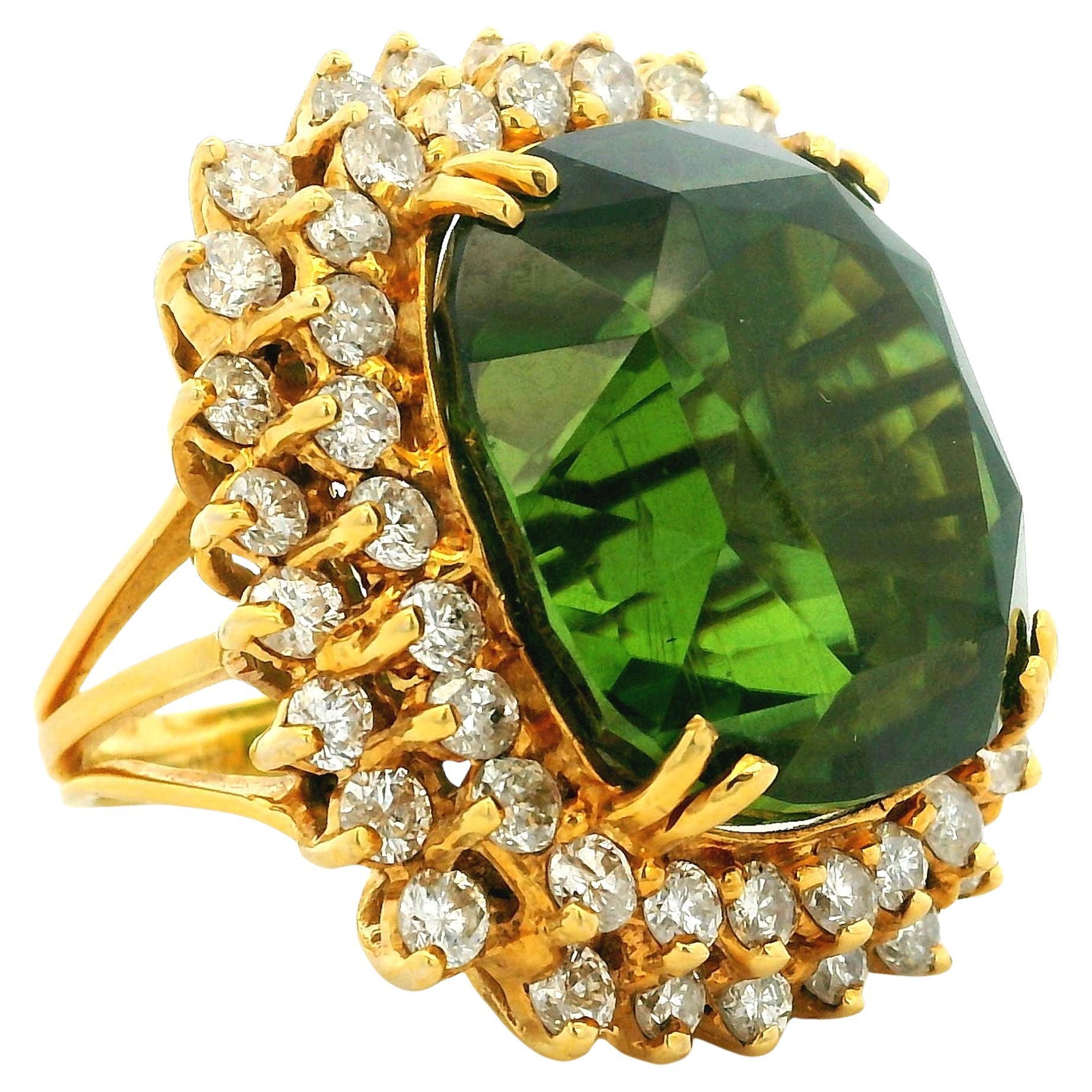 GIA Certified 62.26 Carat Natural Green Peridot 
Diamond Ring in 18K Gold im Angebot