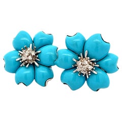 Boucles d'oreilles italiennes des années 1980 environ, en or blanc 18 carats, ornées de turquoise persane et de diamants, motif floral