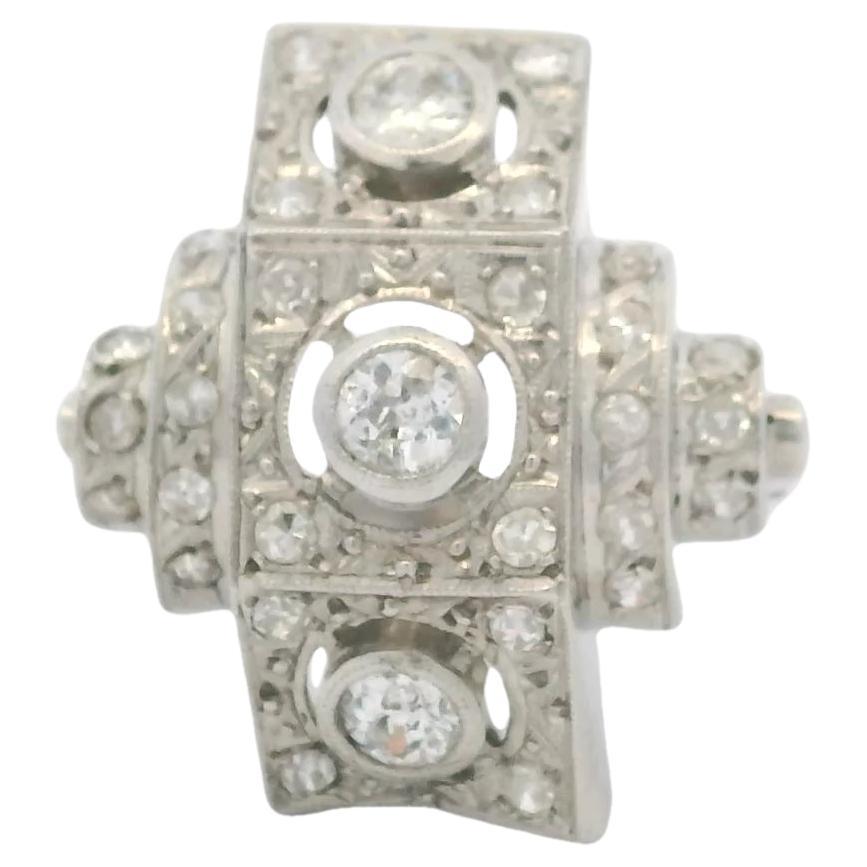 Anello d'epoca Art Deco in platino con diamante a gradini, metà del secolo scorso