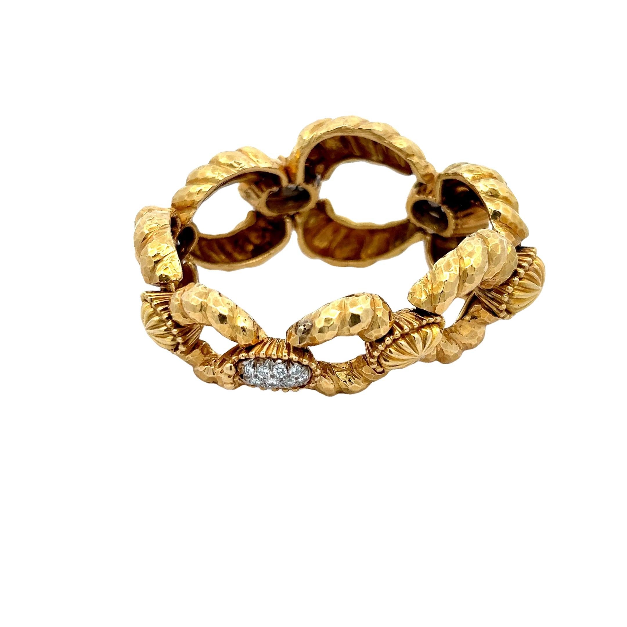 David Webb Bracelet à maillons en or martelé 18K avec accents de diamants pavés, 101.77 Gra en vente 2
