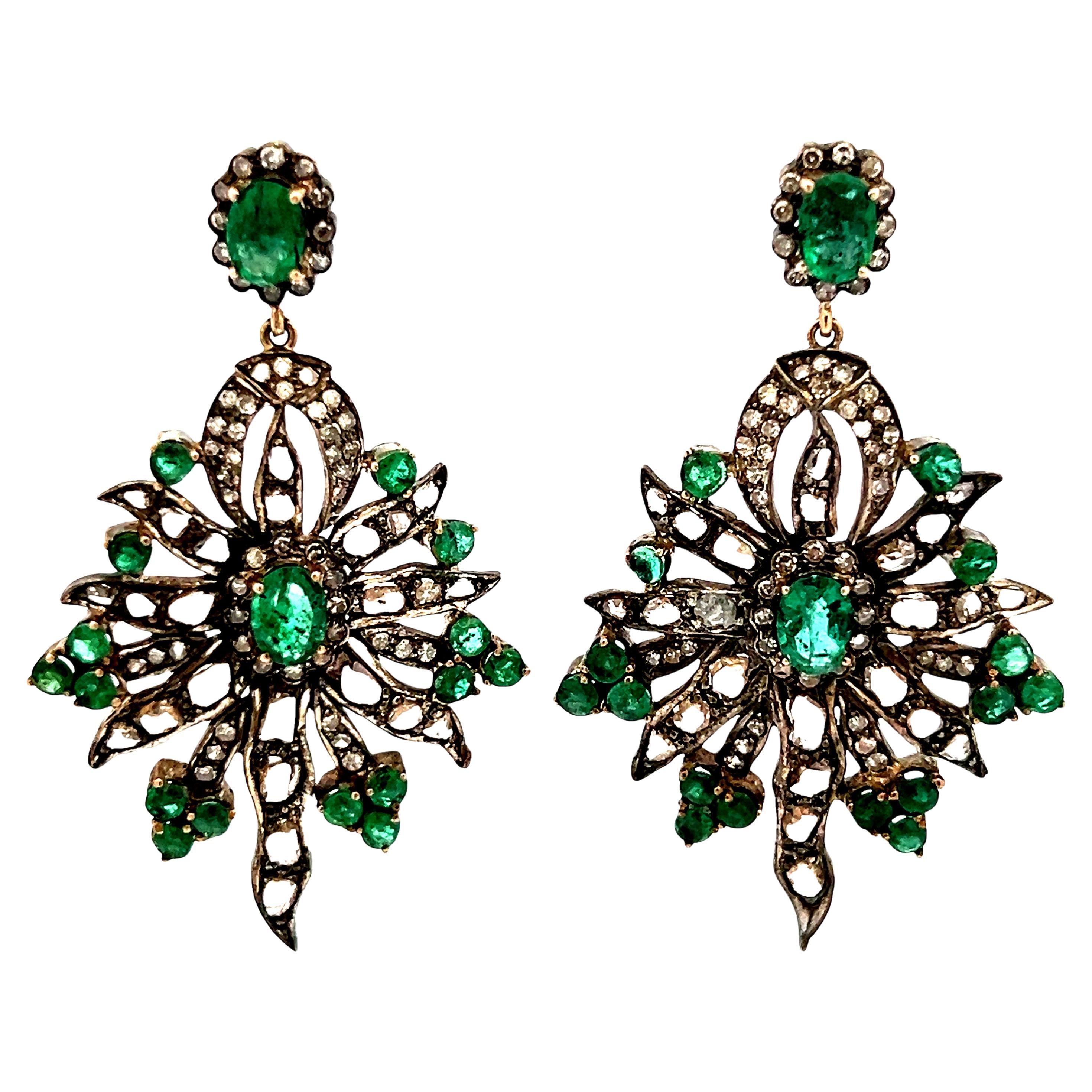 Boucles d'oreilles en argent de style Kundan avec émeraudes et diamants taillés en rose