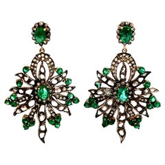 Orecchini vintage da 2,25 pollici in stile Kundan con smeraldo e diamanti taglio rosa in argento