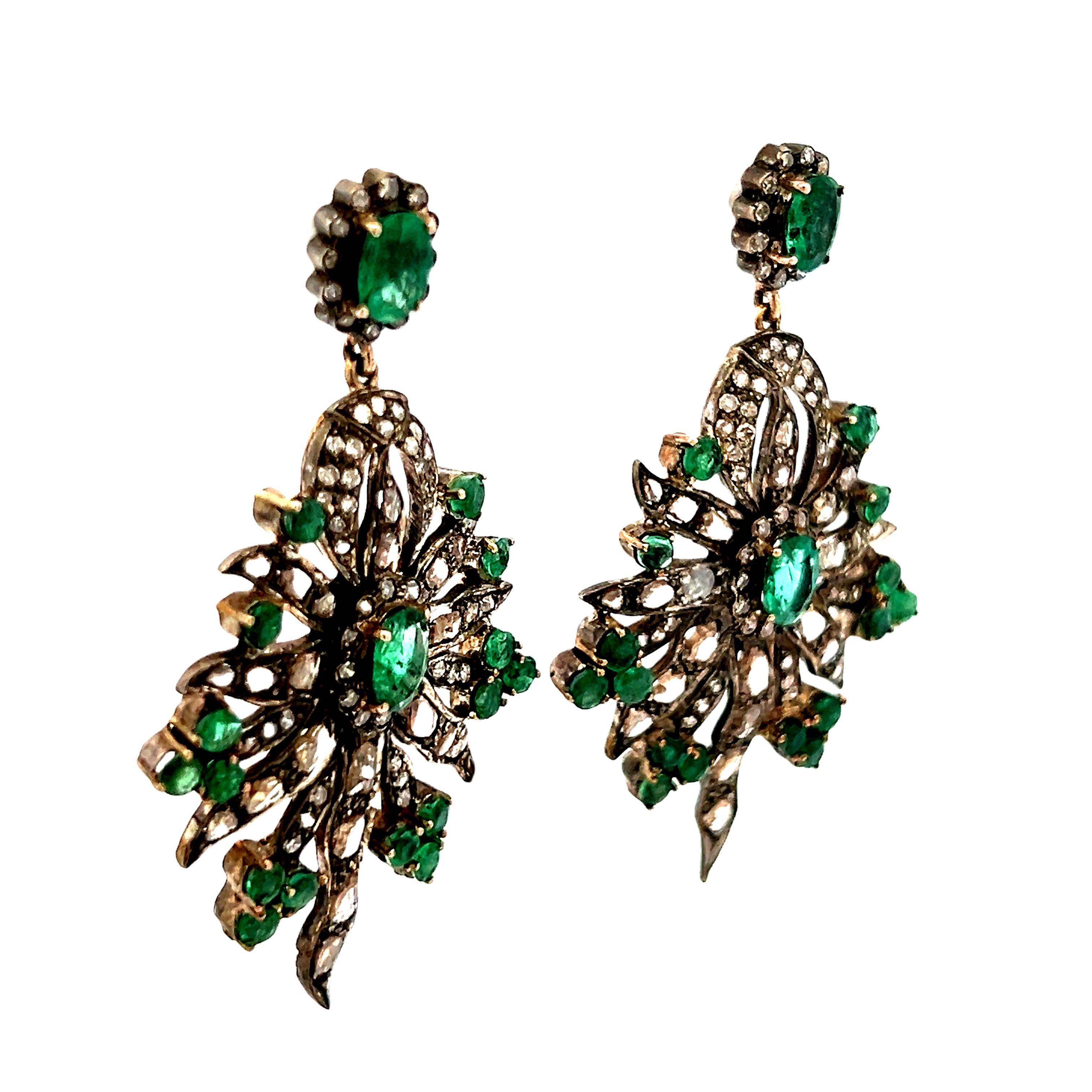 Boucles d'oreilles en argent de style Kundan avec émeraudes et diamants taillés en rose Excellent état - En vente à Miami, FL