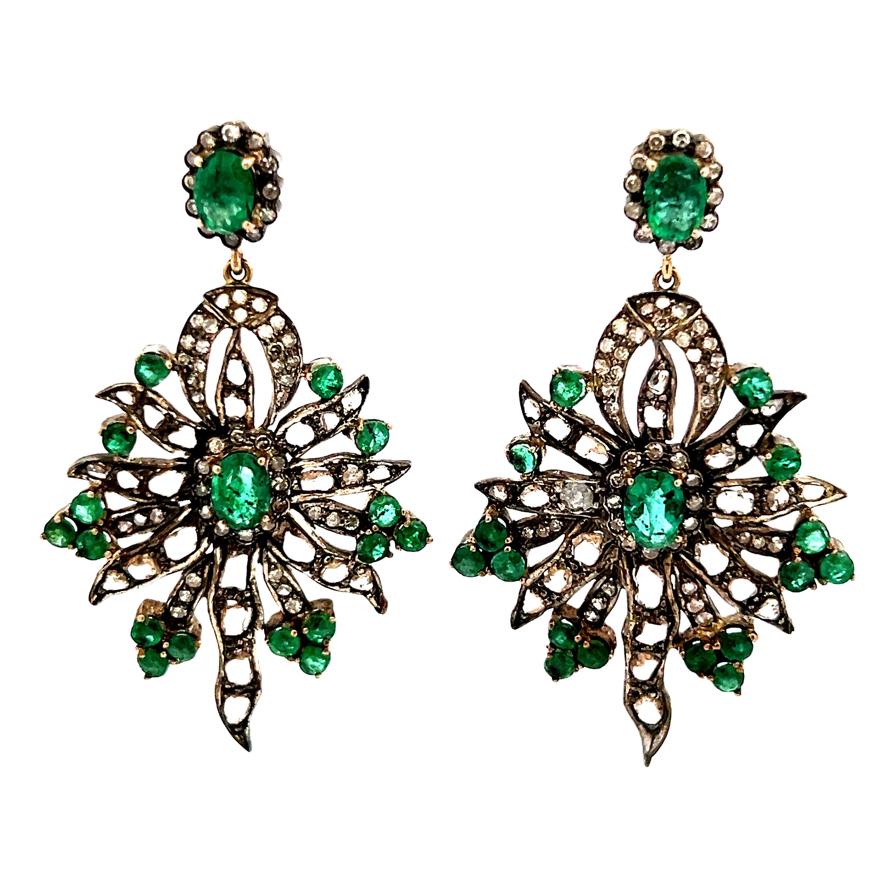 Boucles d'oreilles en argent de style Kundan avec émeraudes et diamants taillés en rose Pour femmes en vente