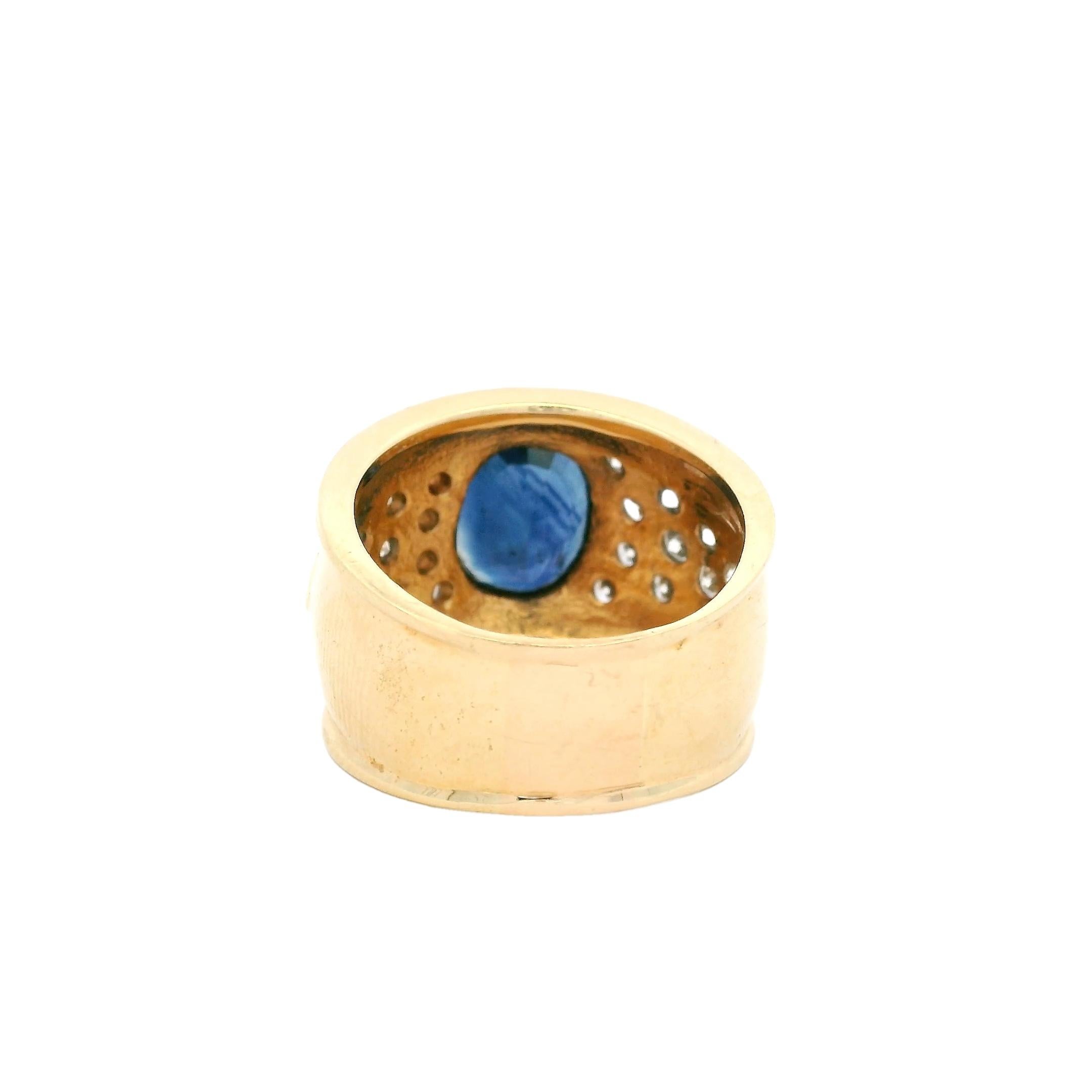 Cabochon Anello a fascia larga con zaffiro e diamante degli anni '80 in oro giallo 18 carati in vendita