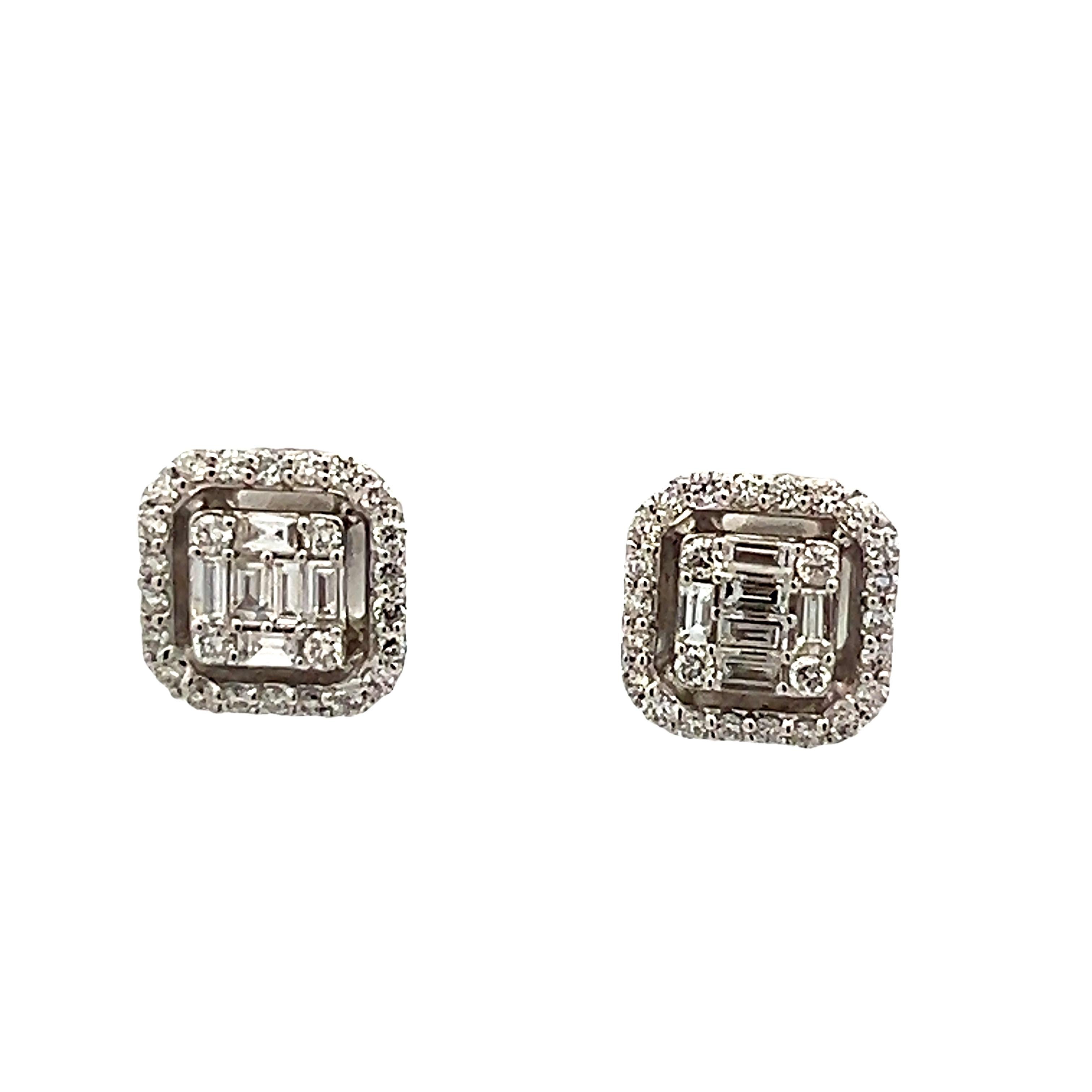 L'élégance moderne rencontre la sophistication intemporelle dans ces remarquables boucles d'oreilles à diamants carrés. Réalisée en or blanc 18 carats lumineux, chaque boucle d'oreille présente un sertissage invisible raffiné de diamants baguettes