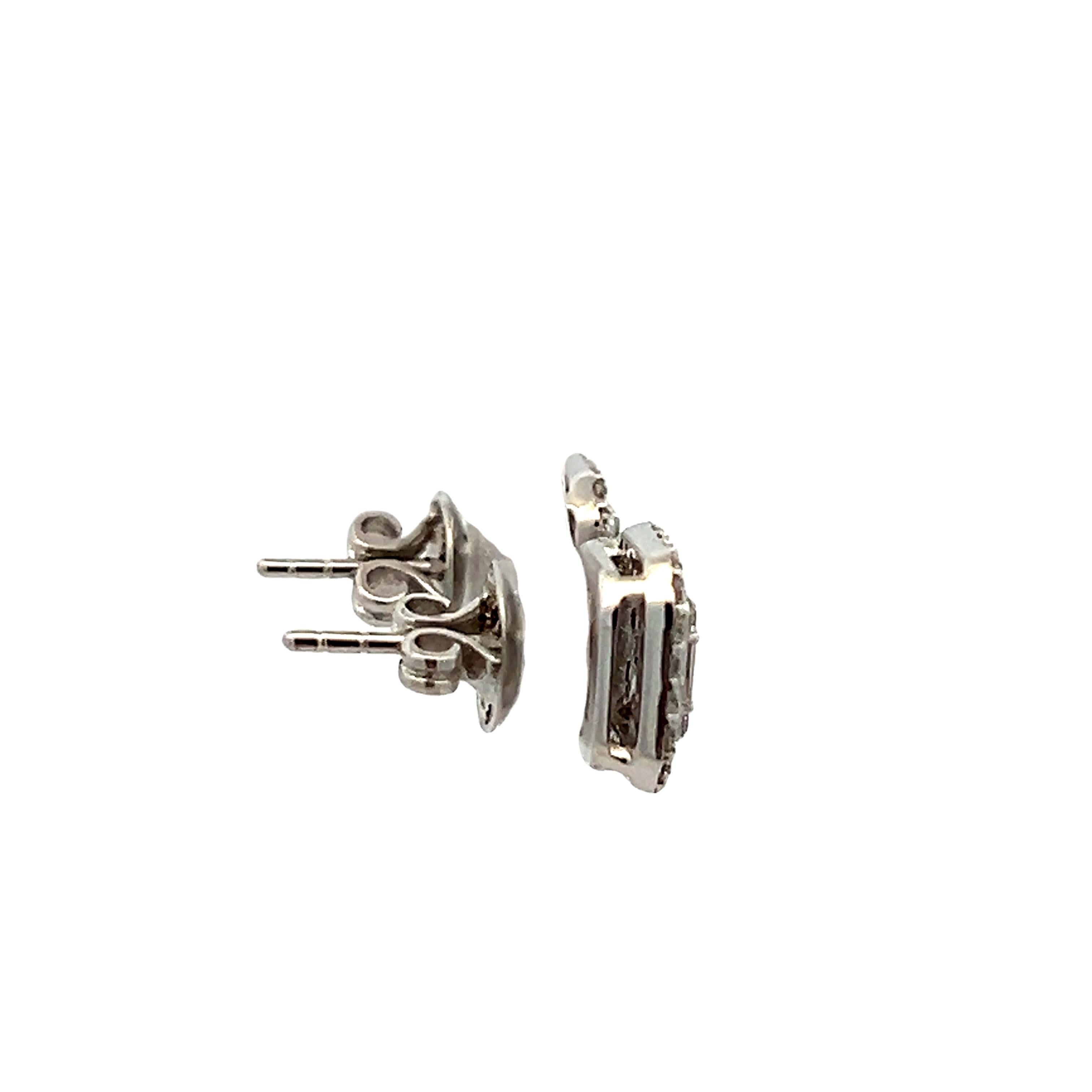 Taille baguette Boucles d'oreilles en or blanc 18 carats, diamant carré serti invisible, 2,00 carats en vente