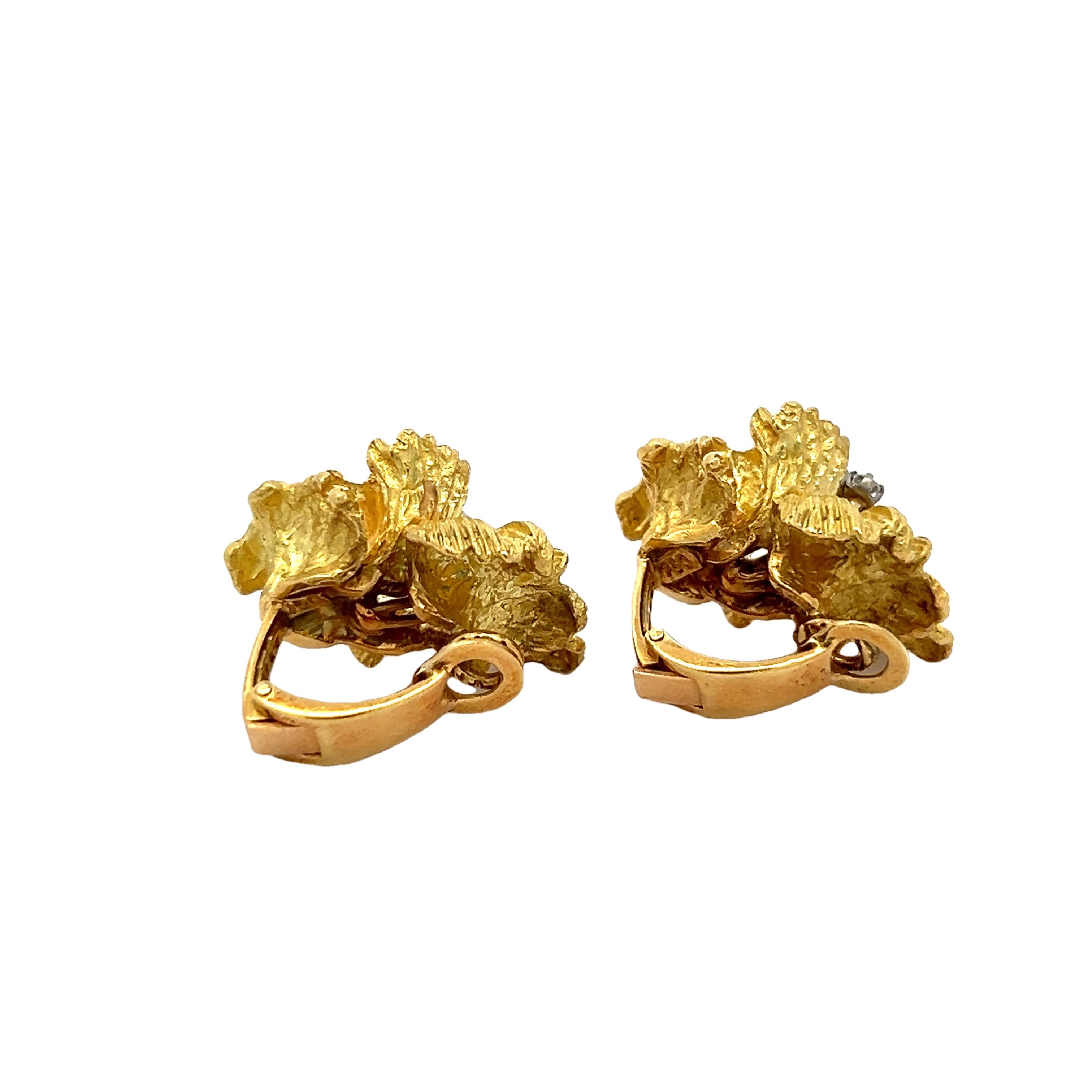 Orecchini floreali in oro 18 carati con diamanti, anni '80 in vendita 1