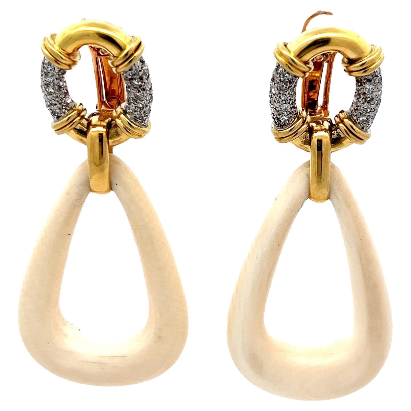 Boucles d'oreilles italiennes convertibles en or 18K avec diamants et os sculpté en vente