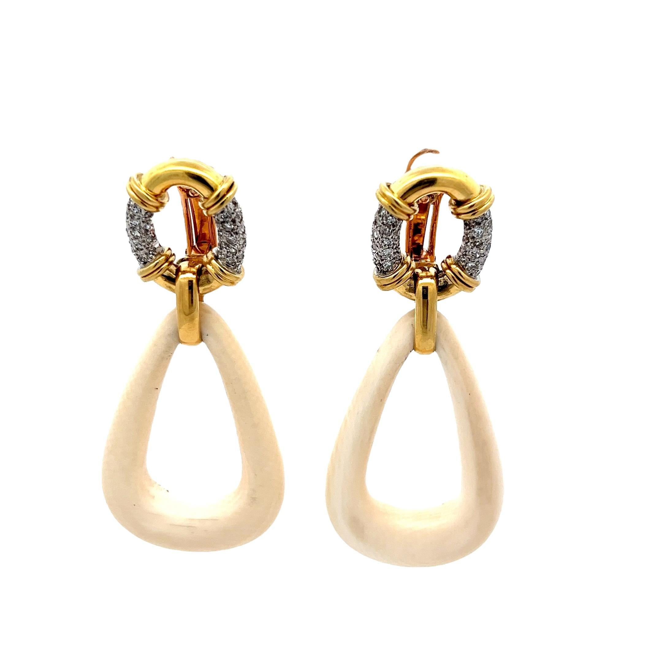 Boucles d'oreilles italiennes convertibles en or 18K avec diamants et os sculpté Excellent état - En vente à Miami, FL