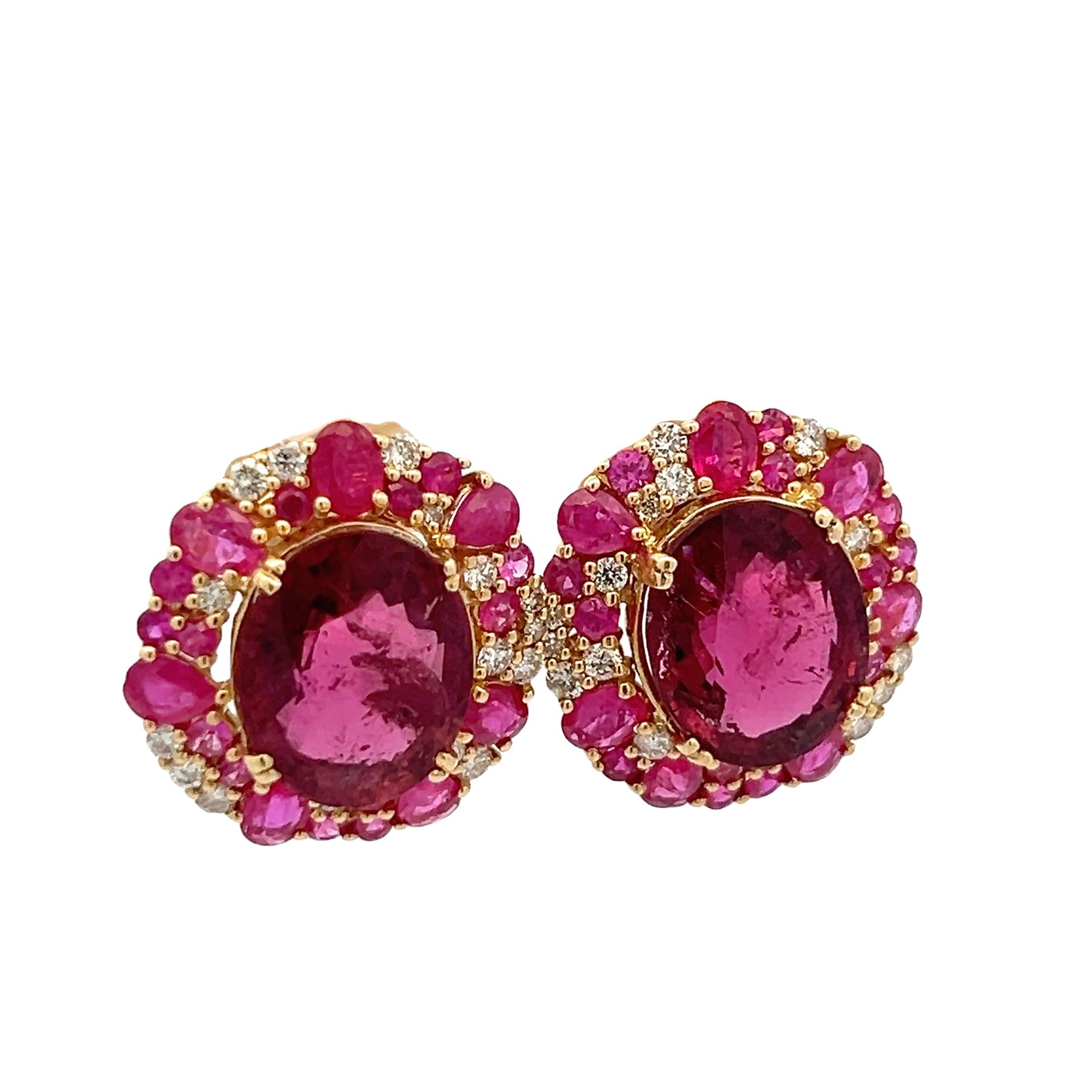 Contemporain Boucles d'oreilles en or jaune 18K avec tourmaline rose, rubis, saphir et diamant en vente