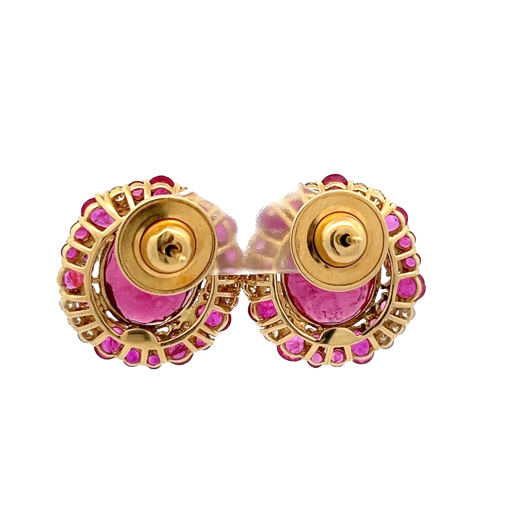 Boucles d'oreilles en or jaune 18K avec tourmaline rose, rubis, saphir et diamant Excellent état - En vente à Miami, FL