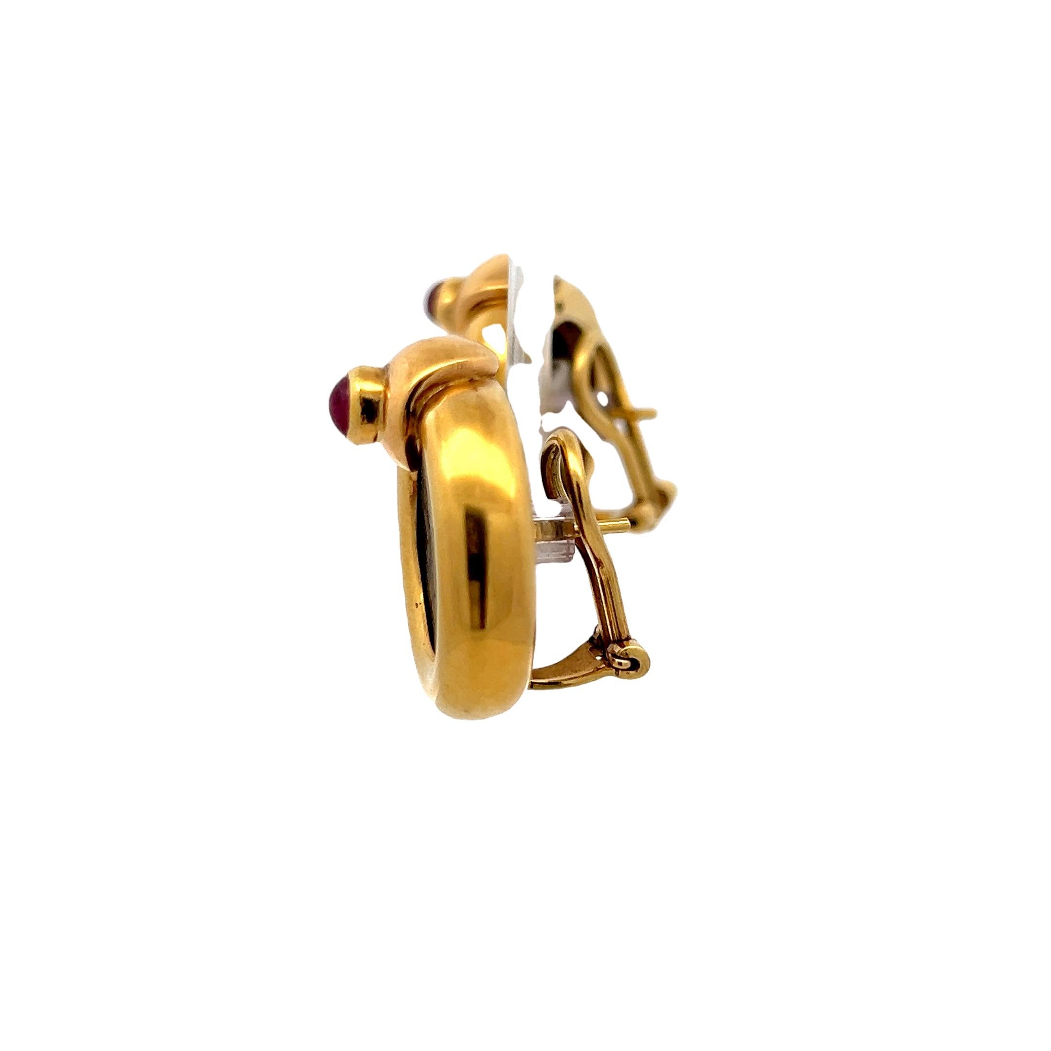 Cabochon Orecchini a moneta d'epoca in oro giallo 18K con rubini cabochon in vendita