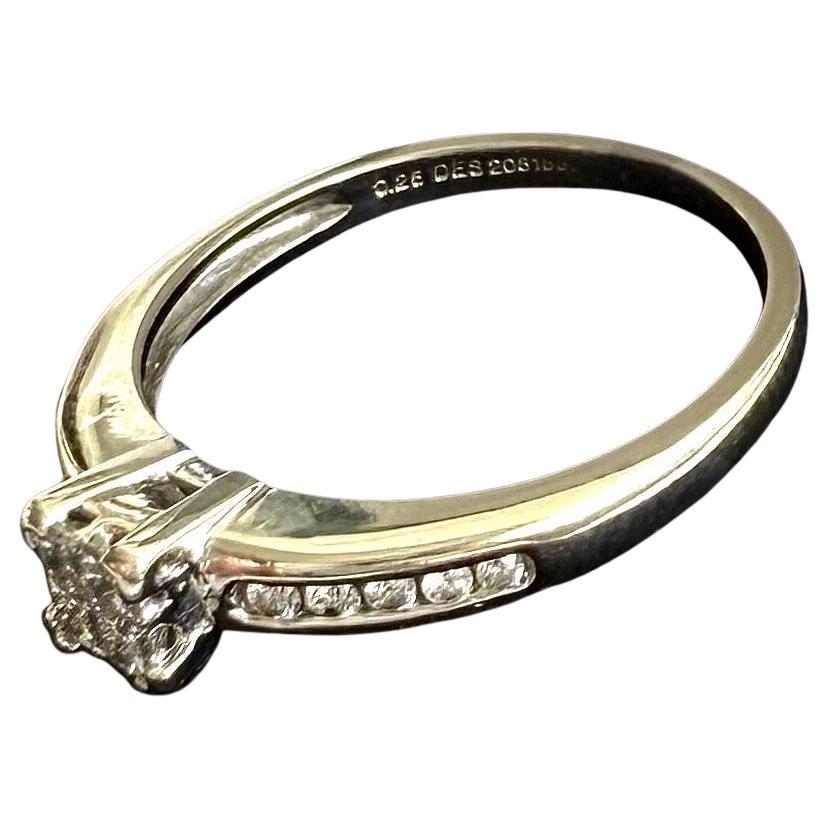 Ring aus 18 Karat Weißgold 0,32 Karat natürliche Diamanten im Prinzessschliff WGI-Zertifikat (Art déco) im Angebot