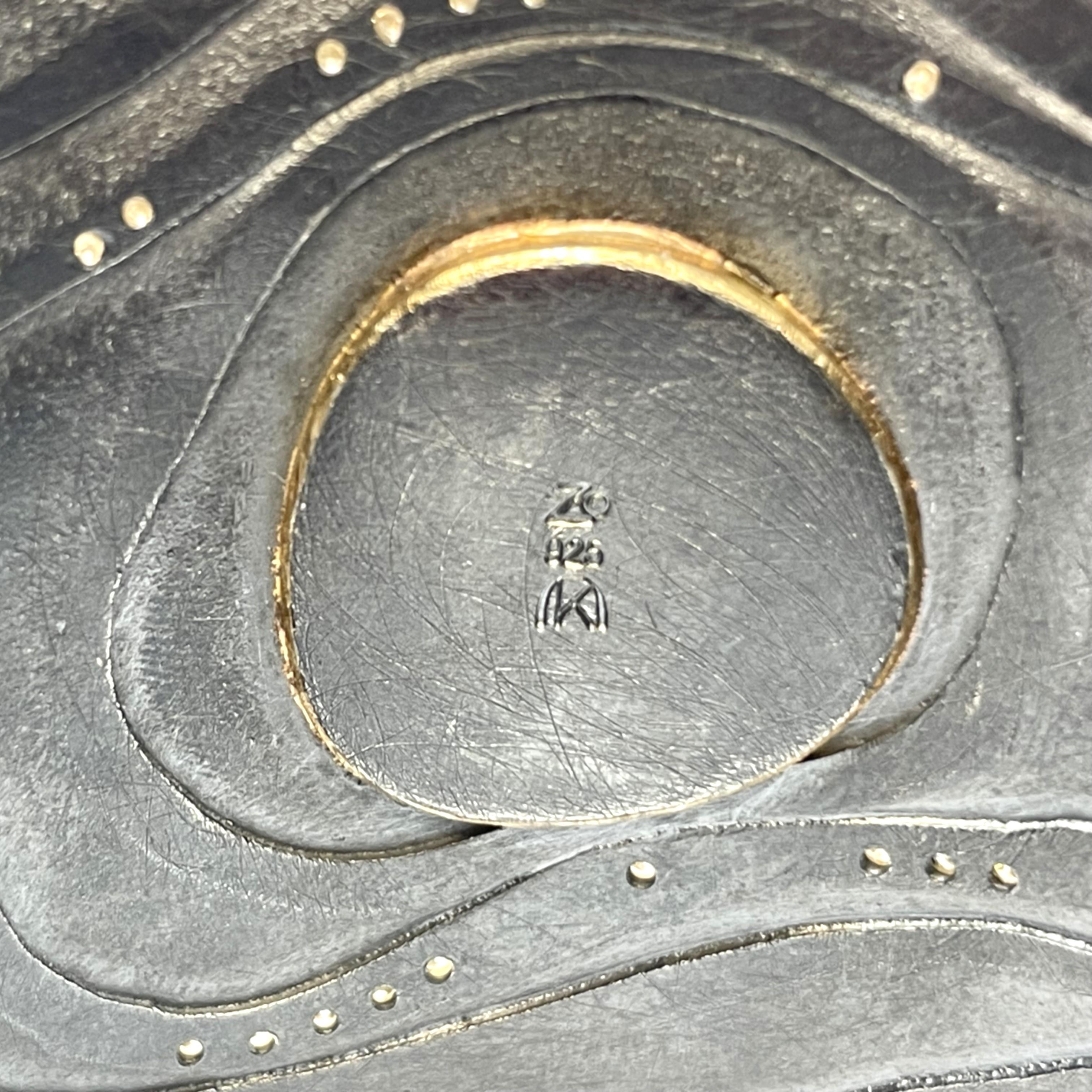 Brazalete ancho Michael Zobel de plata con diamantes champán y perla mabe en venta 1