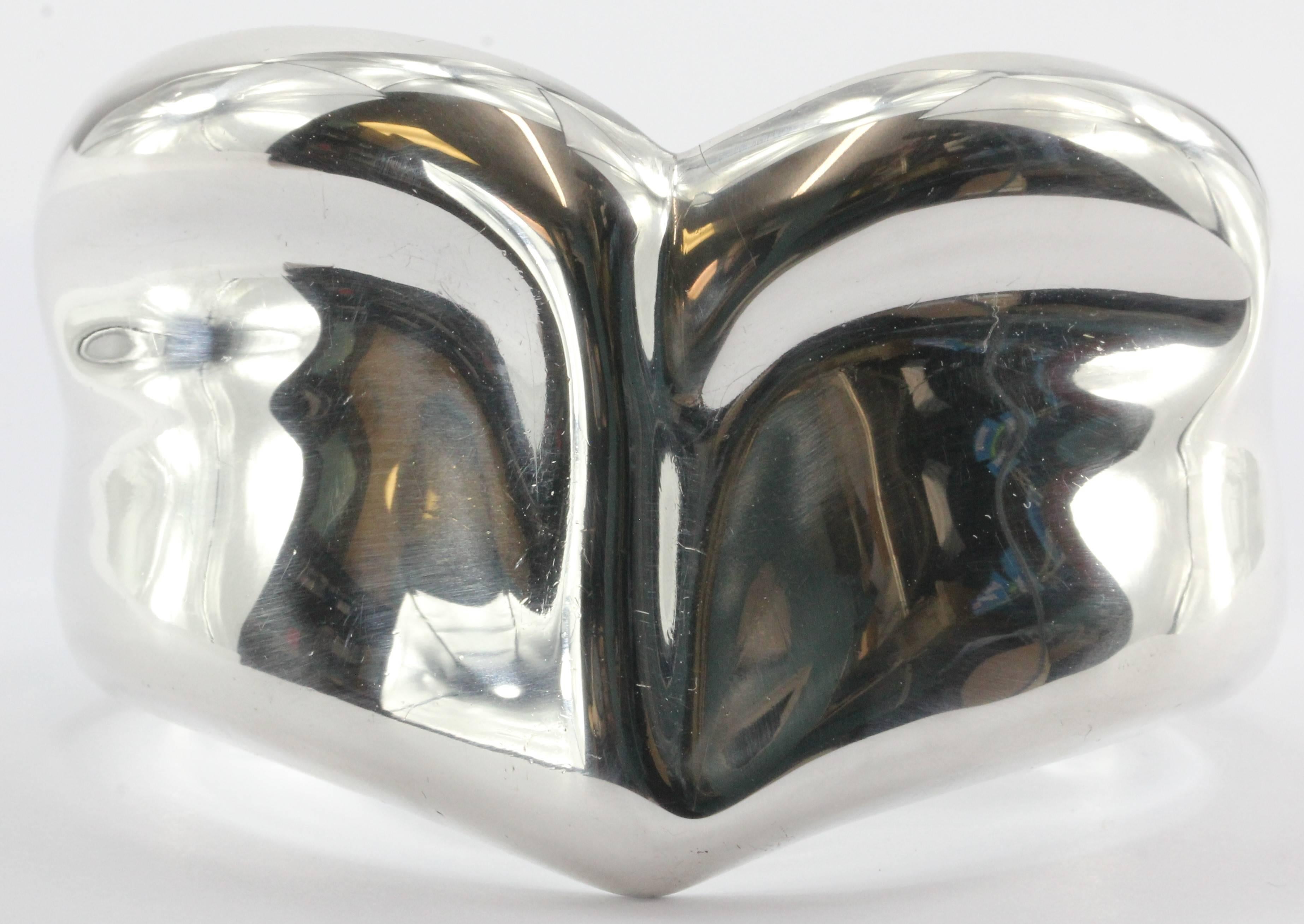 Vintage Tiffany & Co Elsa Peretti 1979 Large Chunky V Cuff Bracelet. The piece is in great used estate condition and ready to wear. It was just professionally polished. The piece is signed Peretti Tiffany & Co Italy 1979 Sterling 925.

The piece