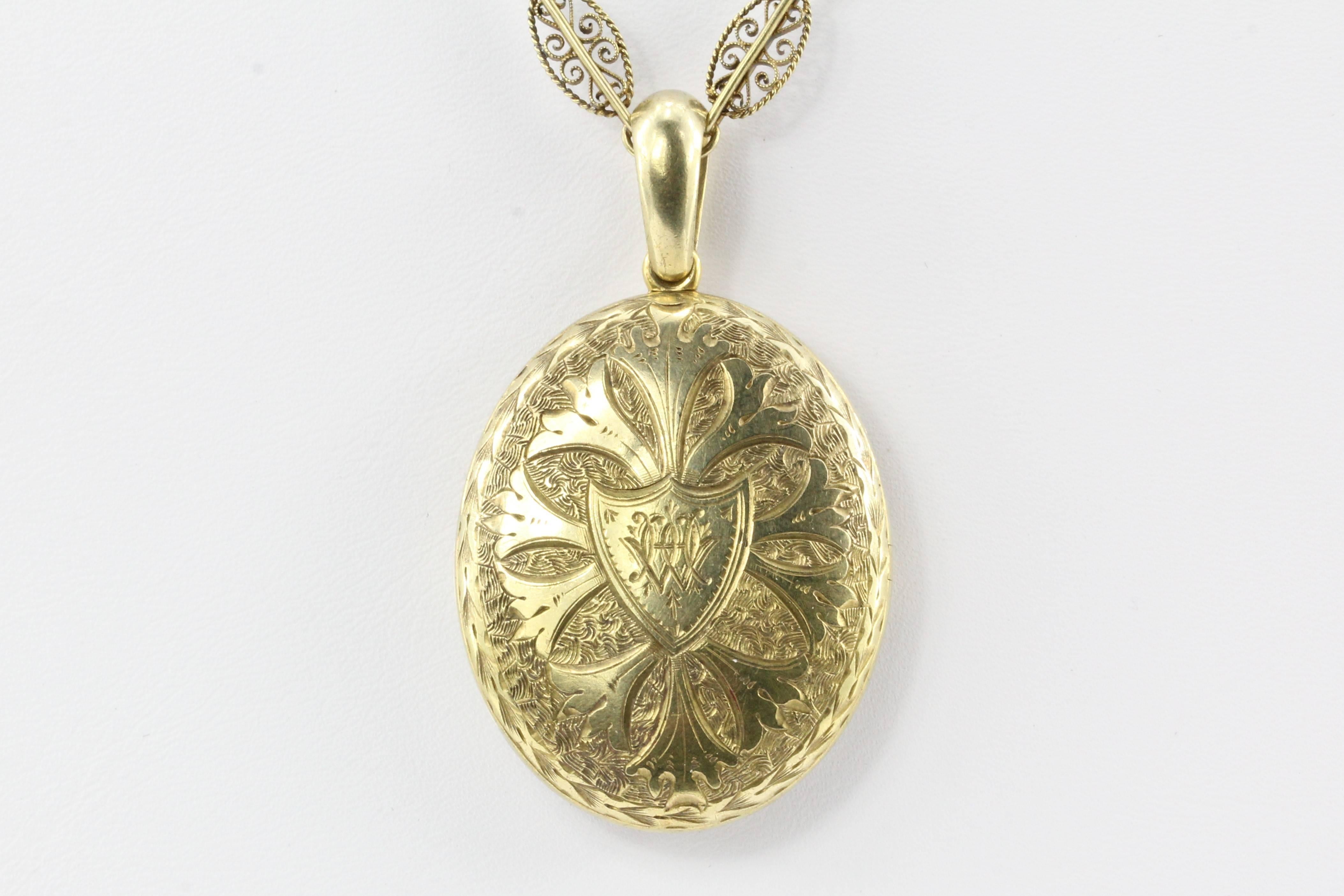 Victorian Gothic Revival Oval Gold Locket and Filigree Necklace, circa 1890 In Excellent Condition In Cape May, NJ