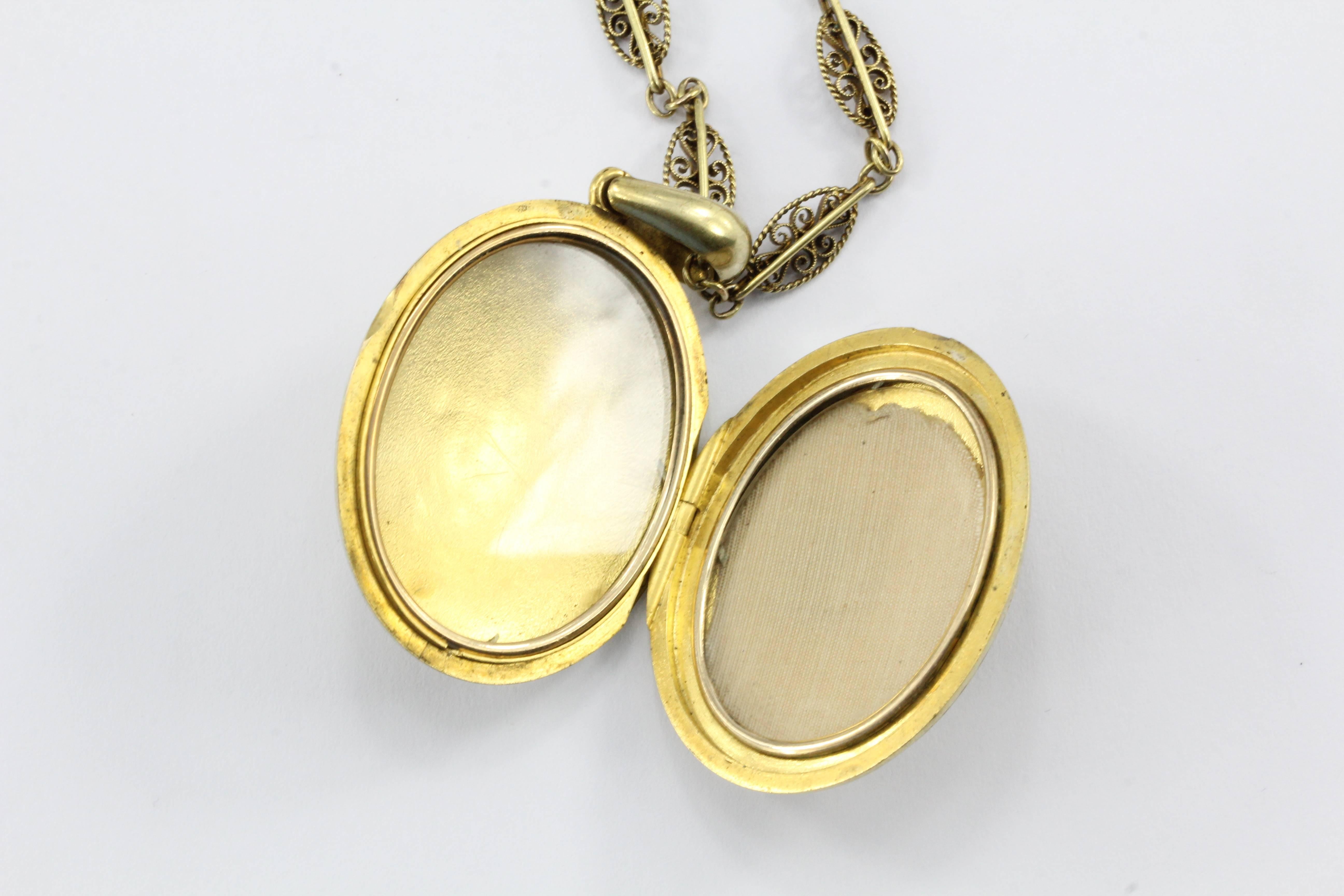 Victorian Gothic Revival Oval Gold Locket and Filigree Necklace, circa 1890 2