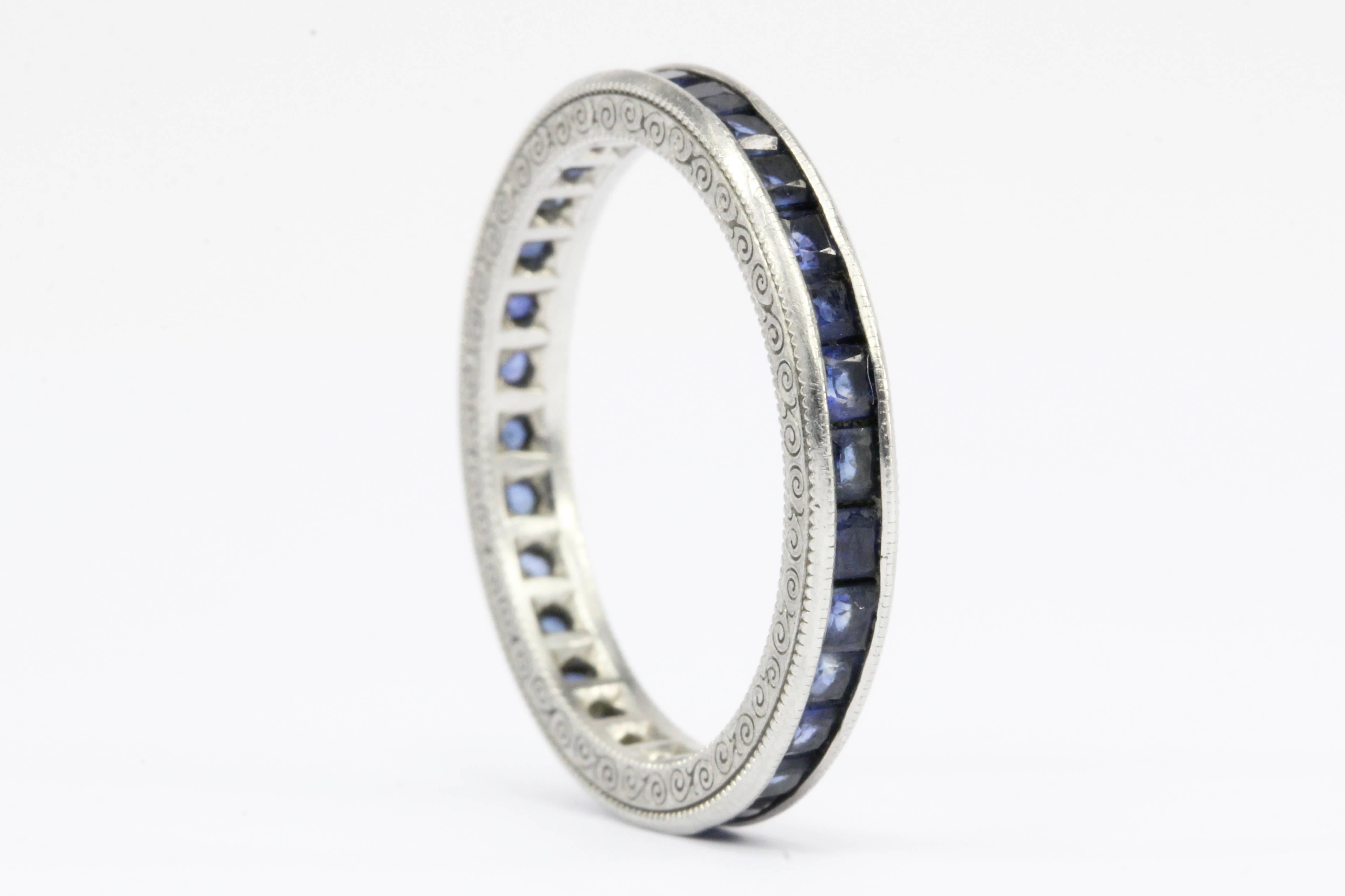 Art Deco Platinum 1 Carat Natural Sapphire Band Engraved, circa 1920s In Excellent Condition In Cape May, NJ