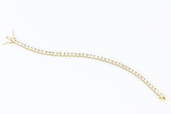 9 Carat Total Weight 45 Diamond Yellow Gold Tennis Bracelet