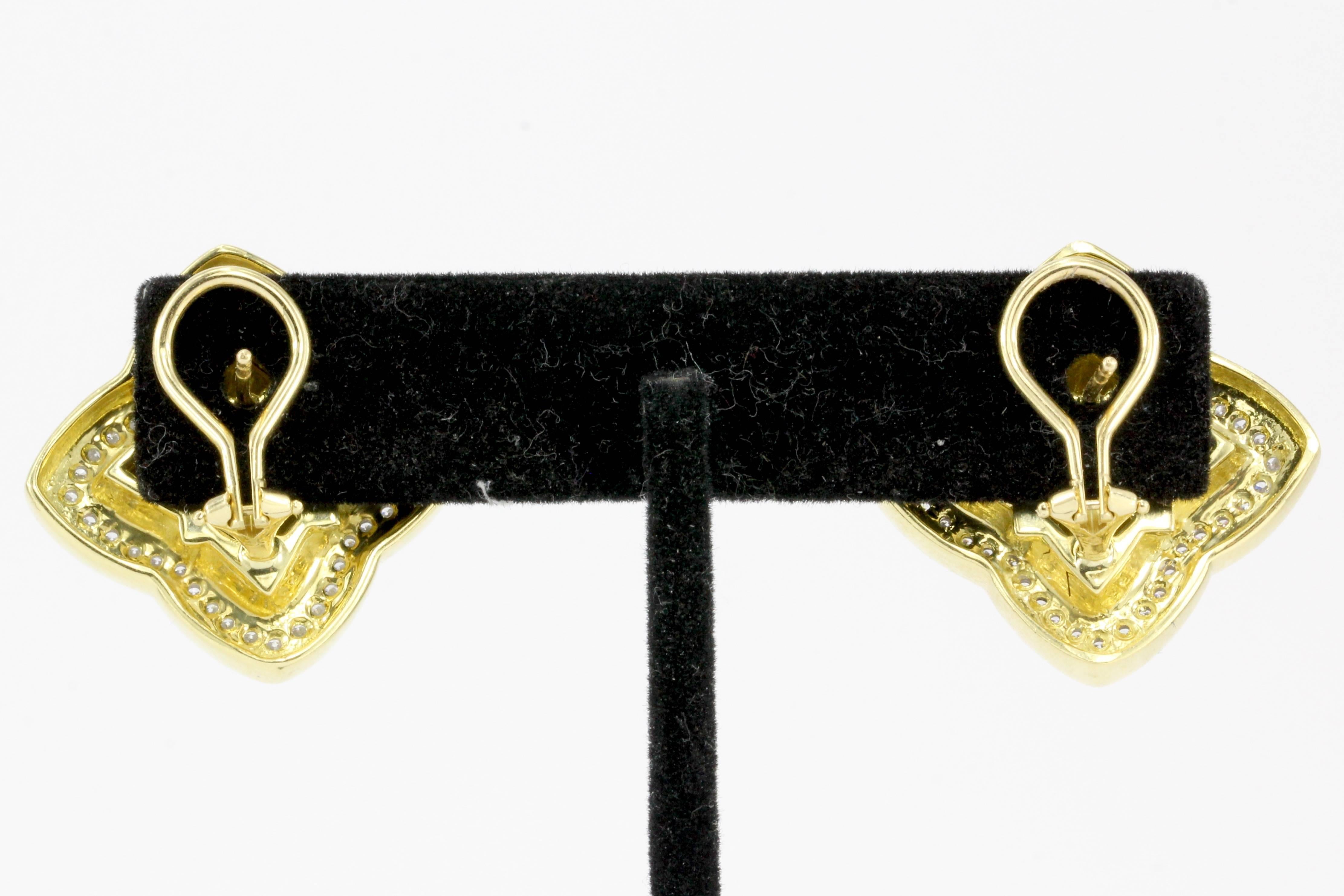 Hallmarks: D.Y 750

Composition: 18K Yellow Gold

Primary Stone: Diamond

Earring Measurement: 1.25