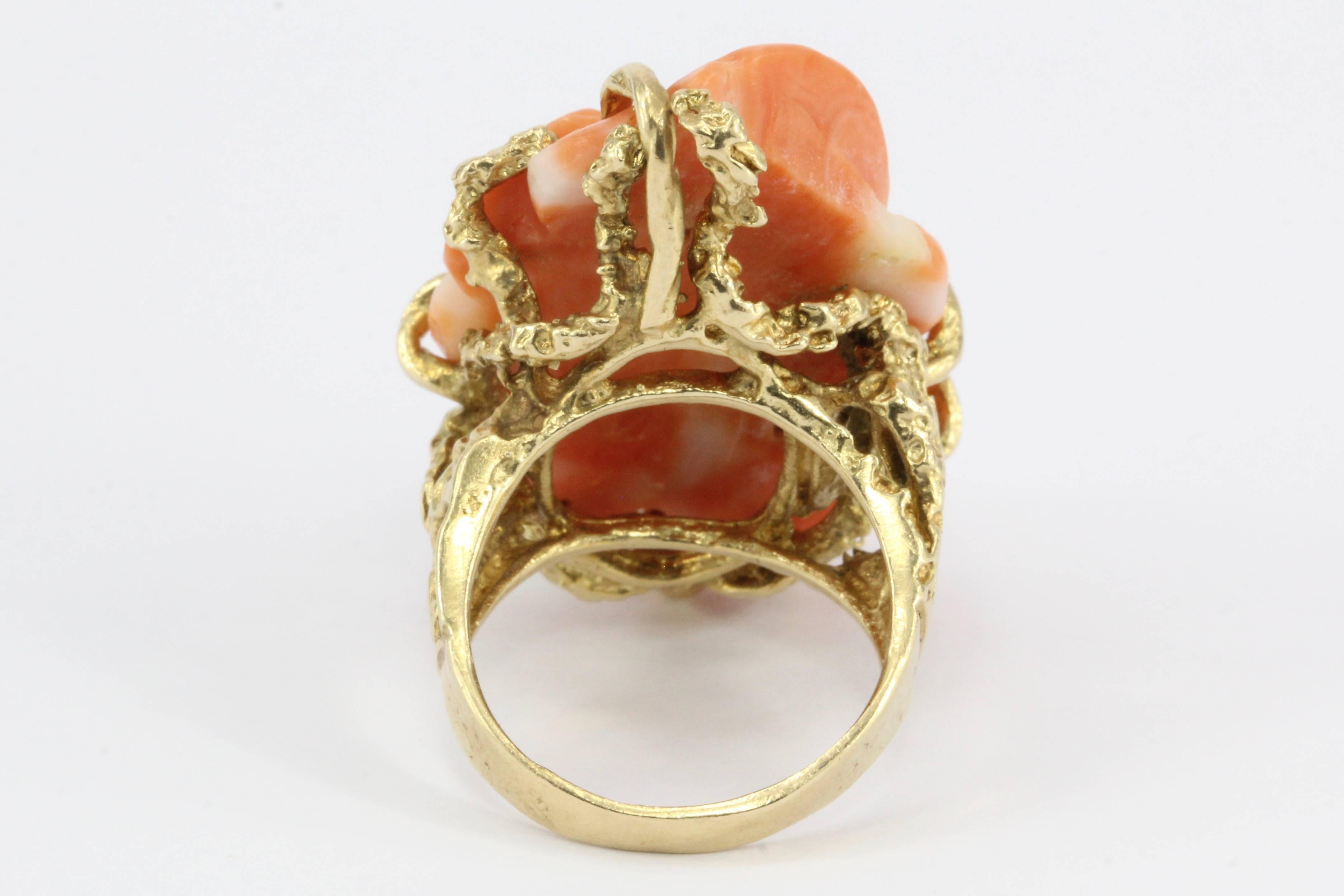 Retro 14K Yellow Gold Coral Carved Flower Cocktail Ring Size 7 In Excellent Condition In Cape May, NJ