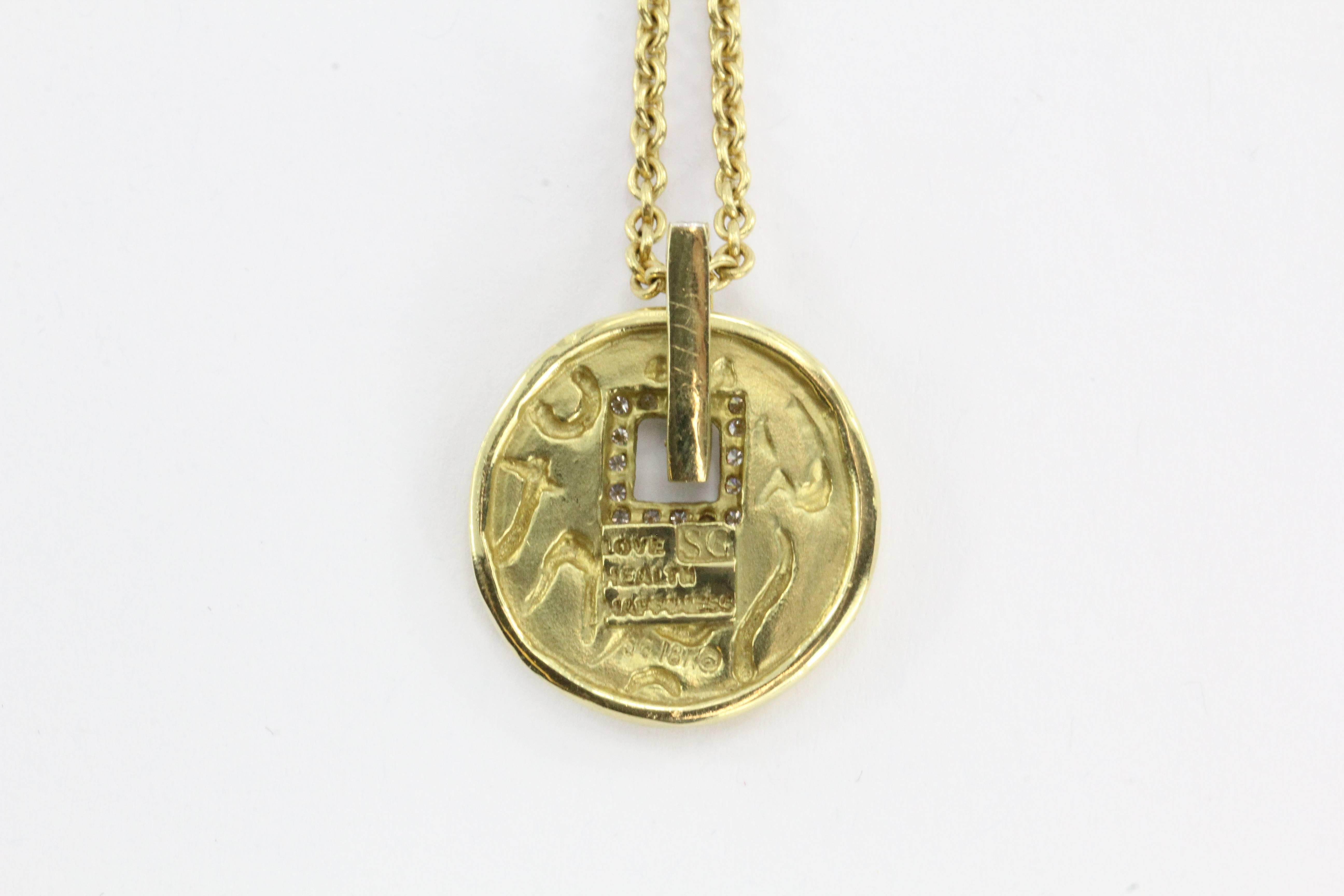 SeidenGang Love Health Happiness Charm aus der Love of Life Kollektion mit einer authentischen SeidenGang 18k Kette. 

Der Kreis des Lebens Anhänger buchstabiert Liebe:: Gesundheit und Glück in italienischer Sprache und der SeidenGang Anhänger