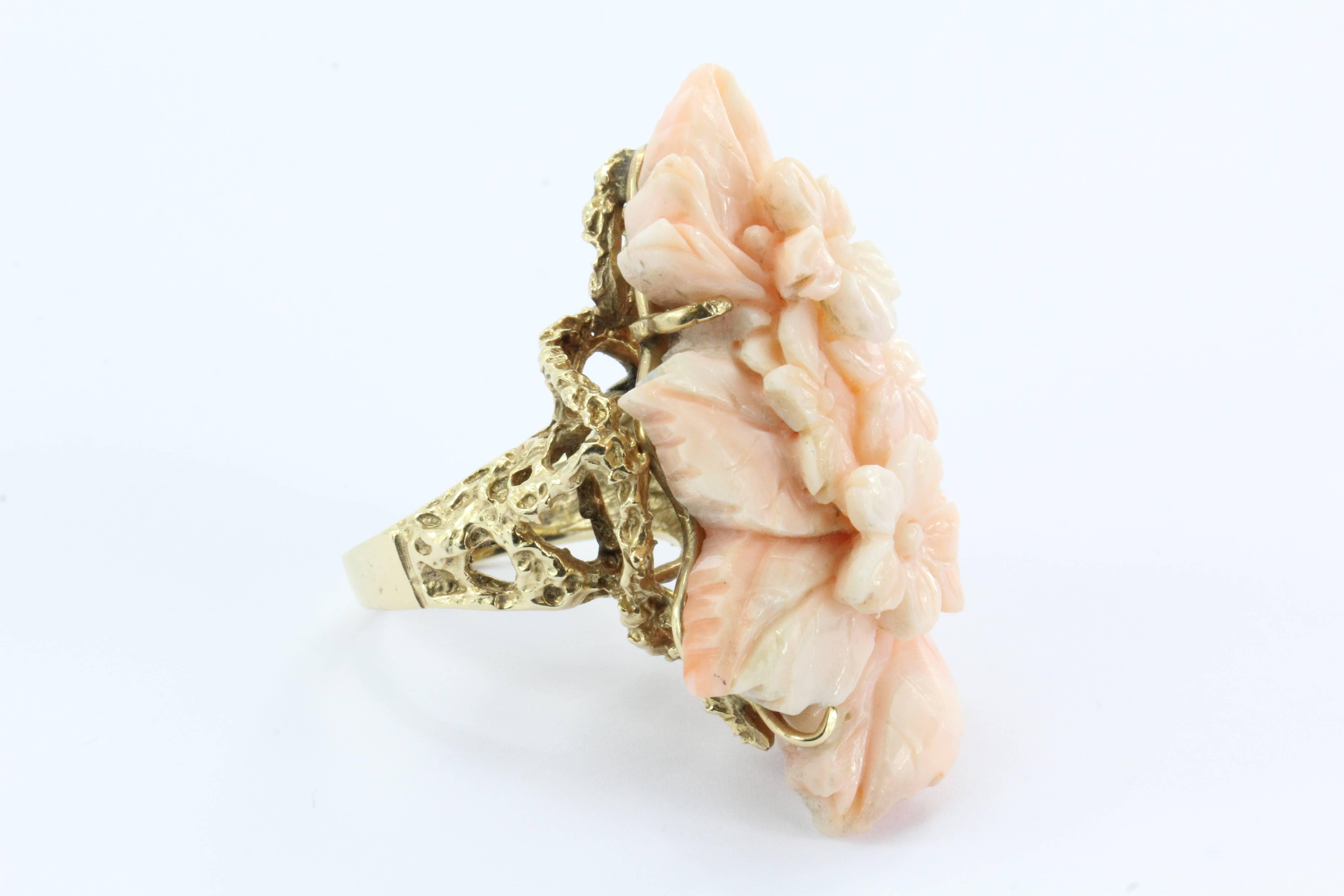 14K Gold Chunky Angel Skin Coral Carved Cherry Blossom Cocktail Ring. The ring is in great vintage estate condition and ready to wear.  The ring is hallmarked 14K on the inside.

The coral measures 1.9