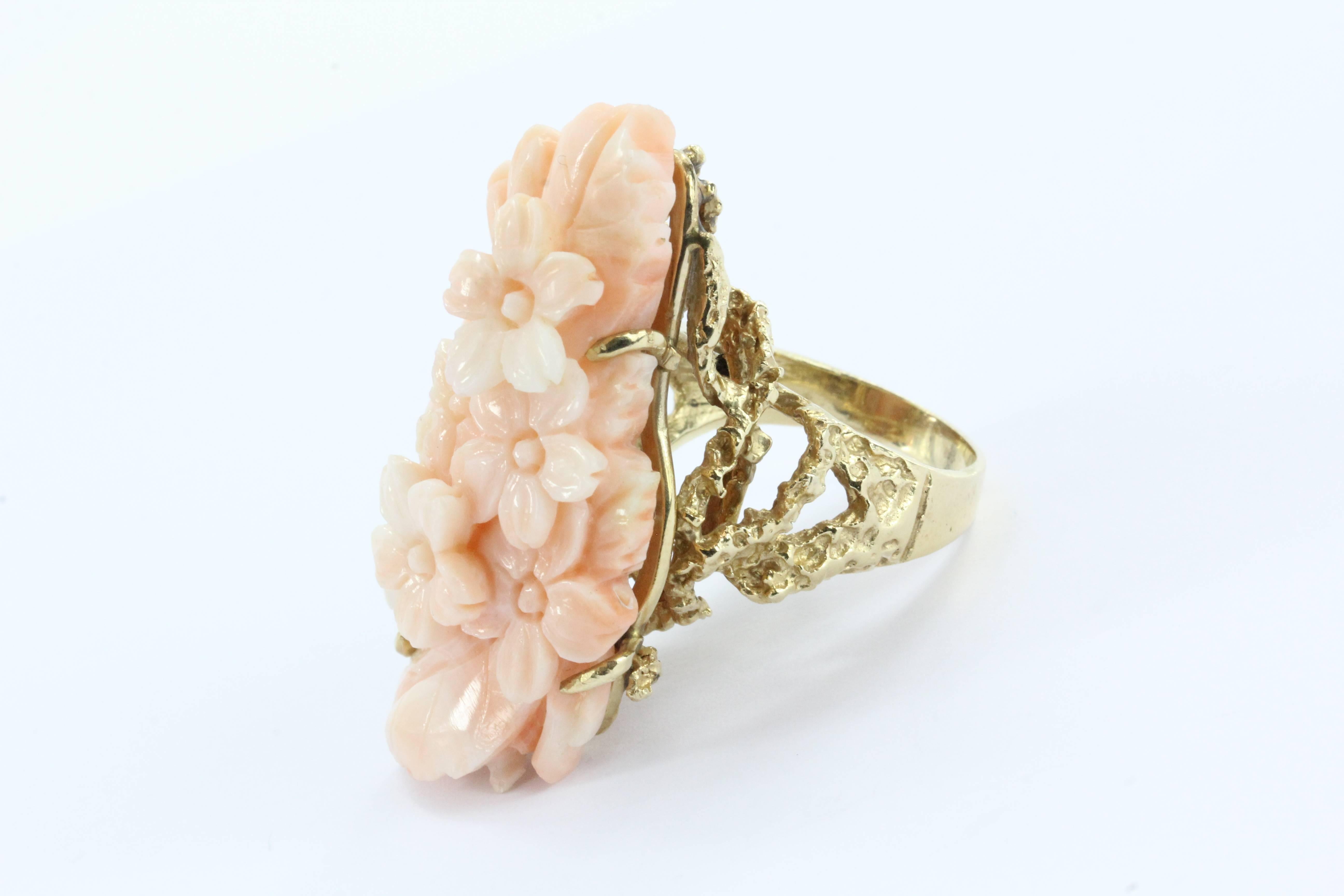 Carved  Angel Skin Coral Cherry Blossom Gold Ring In Excellent Condition In Cape May, NJ
