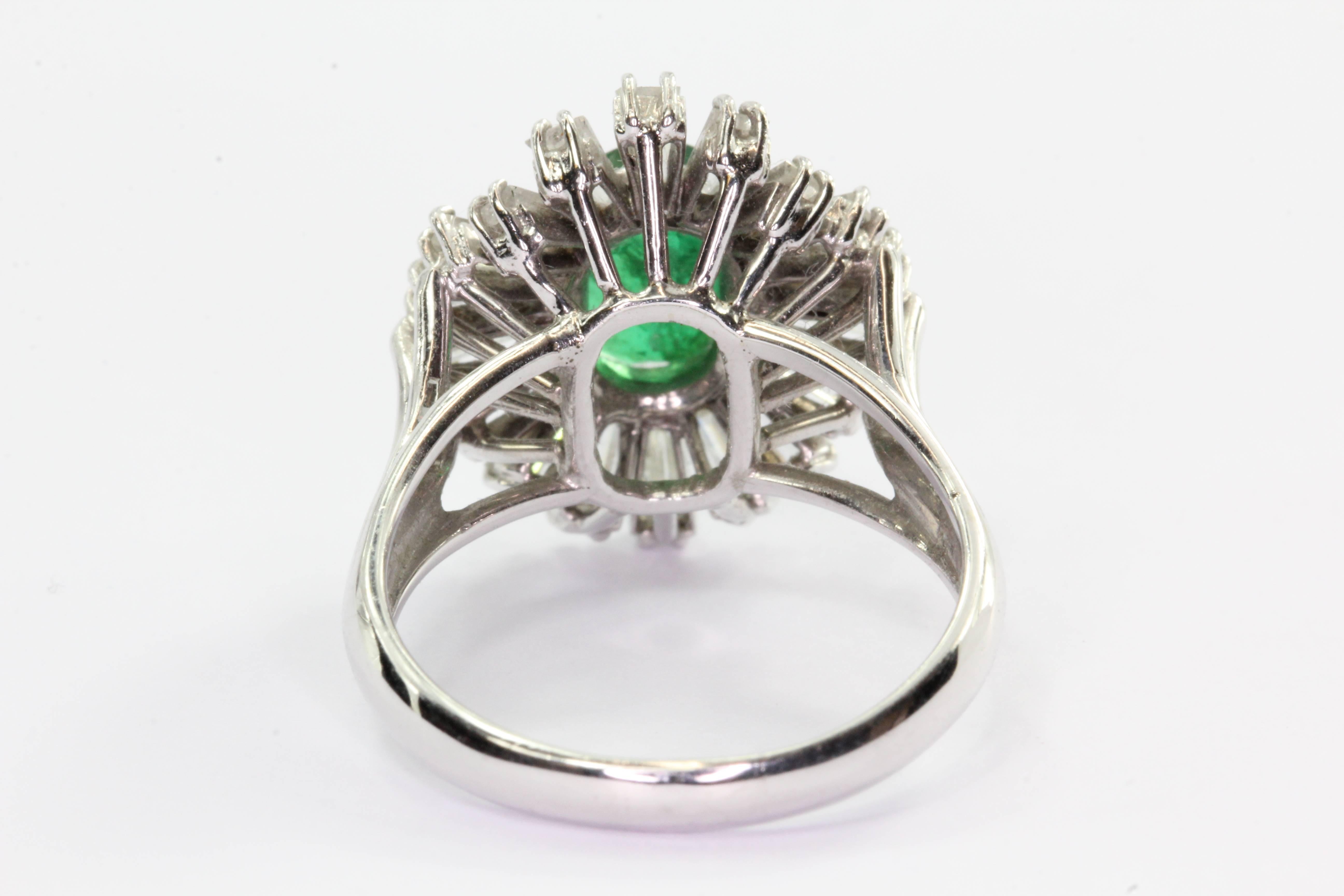 14K White Gold Emerald & Diamond Retro Starburst Ring In Excellent Condition In Cape May, NJ