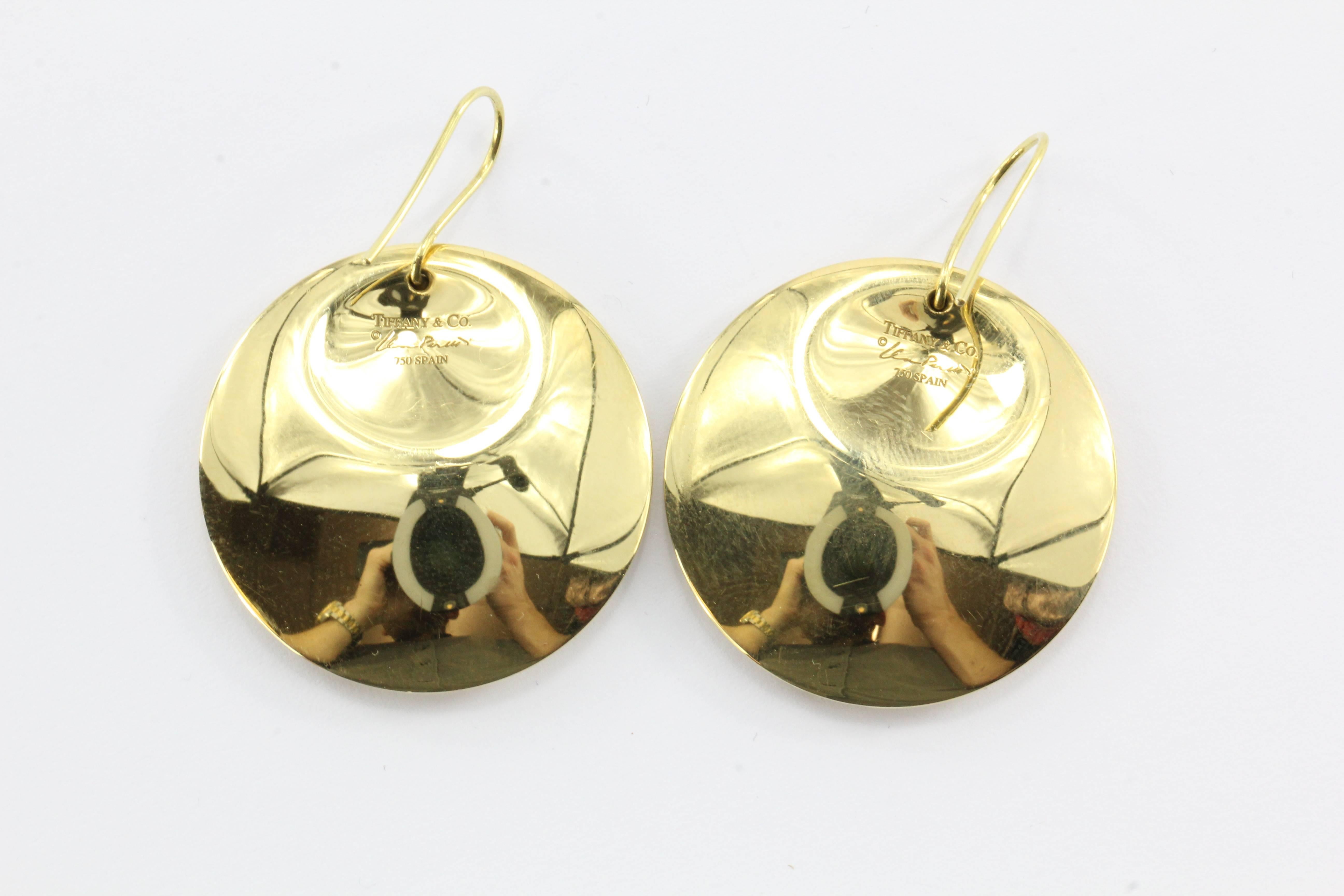 Tiffany & Co 18K Gold Elsa Peretti Large Full Moon Disk Earrings. The earrings are in excellent used estate condition and ready to wear. They come with their original case and box. They are signed 