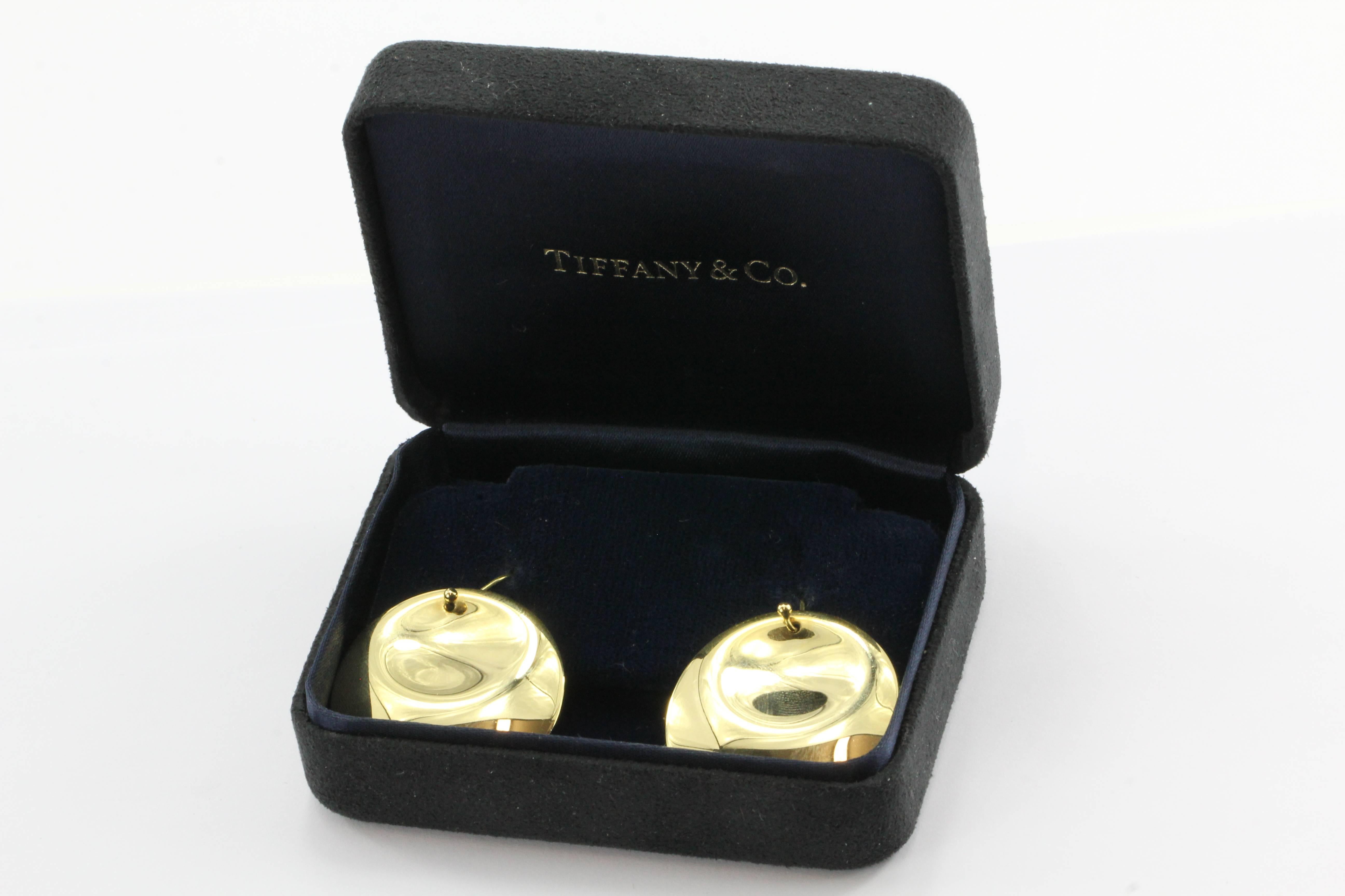 Tiffany & Co 18K Gold Elsa Peretti Large Full Moon Disk Earrings In Excellent Condition In Cape May, NJ
