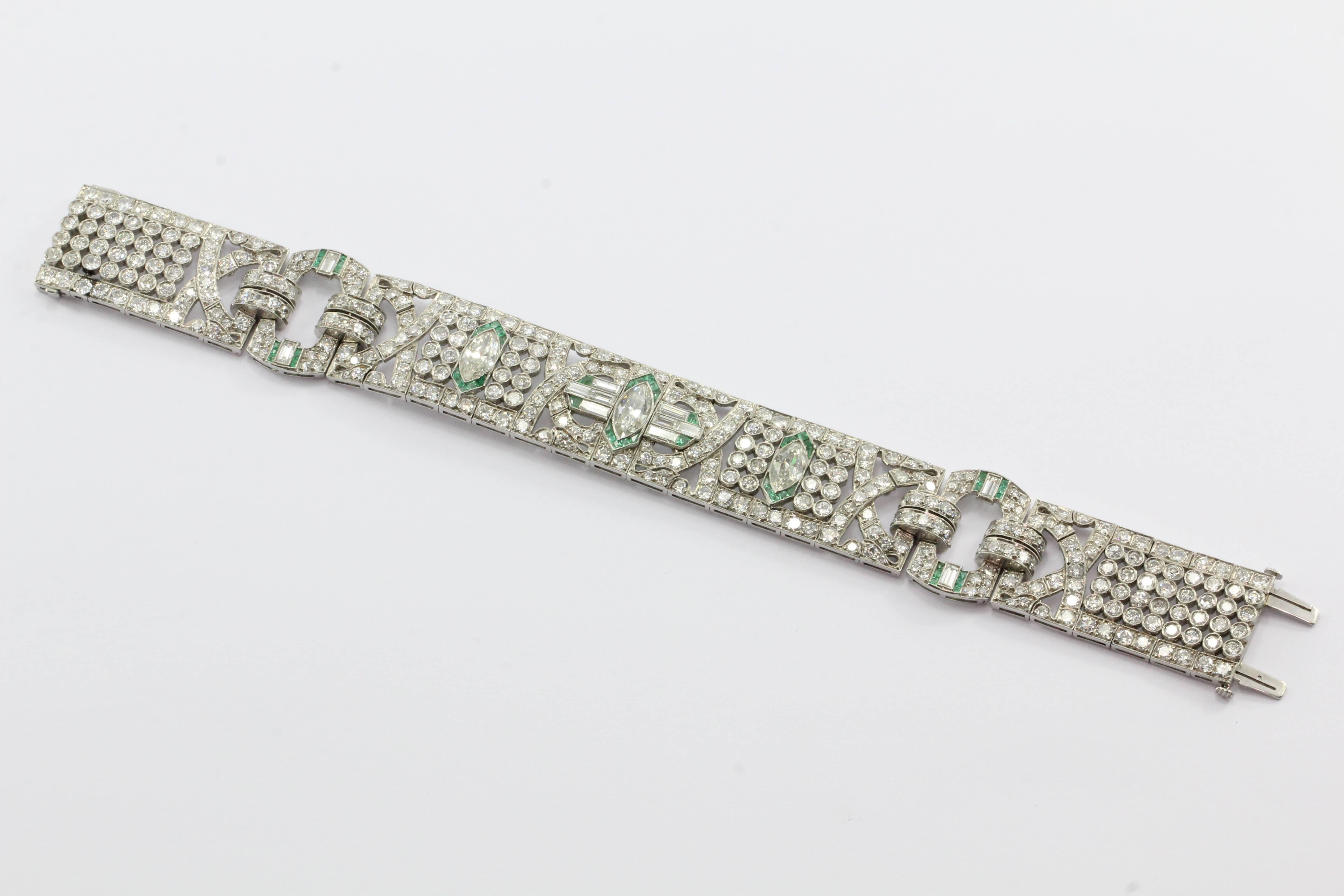 Art Deco Platinum 21 Carat Diamond Emerald Bracelet, circa 1920 1
