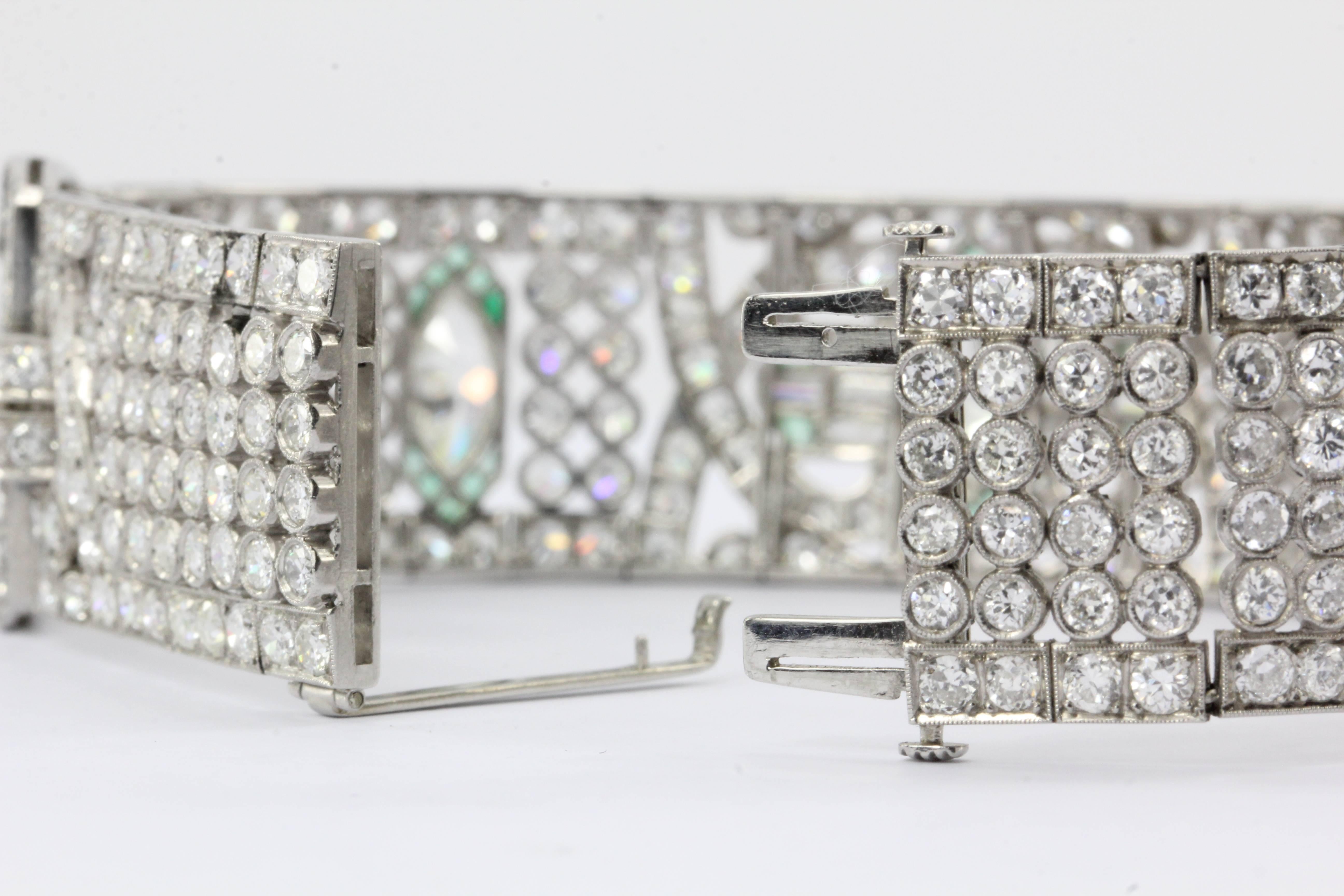 Art Deco Platinum 21 Carat Diamond Emerald Bracelet, circa 1920 3