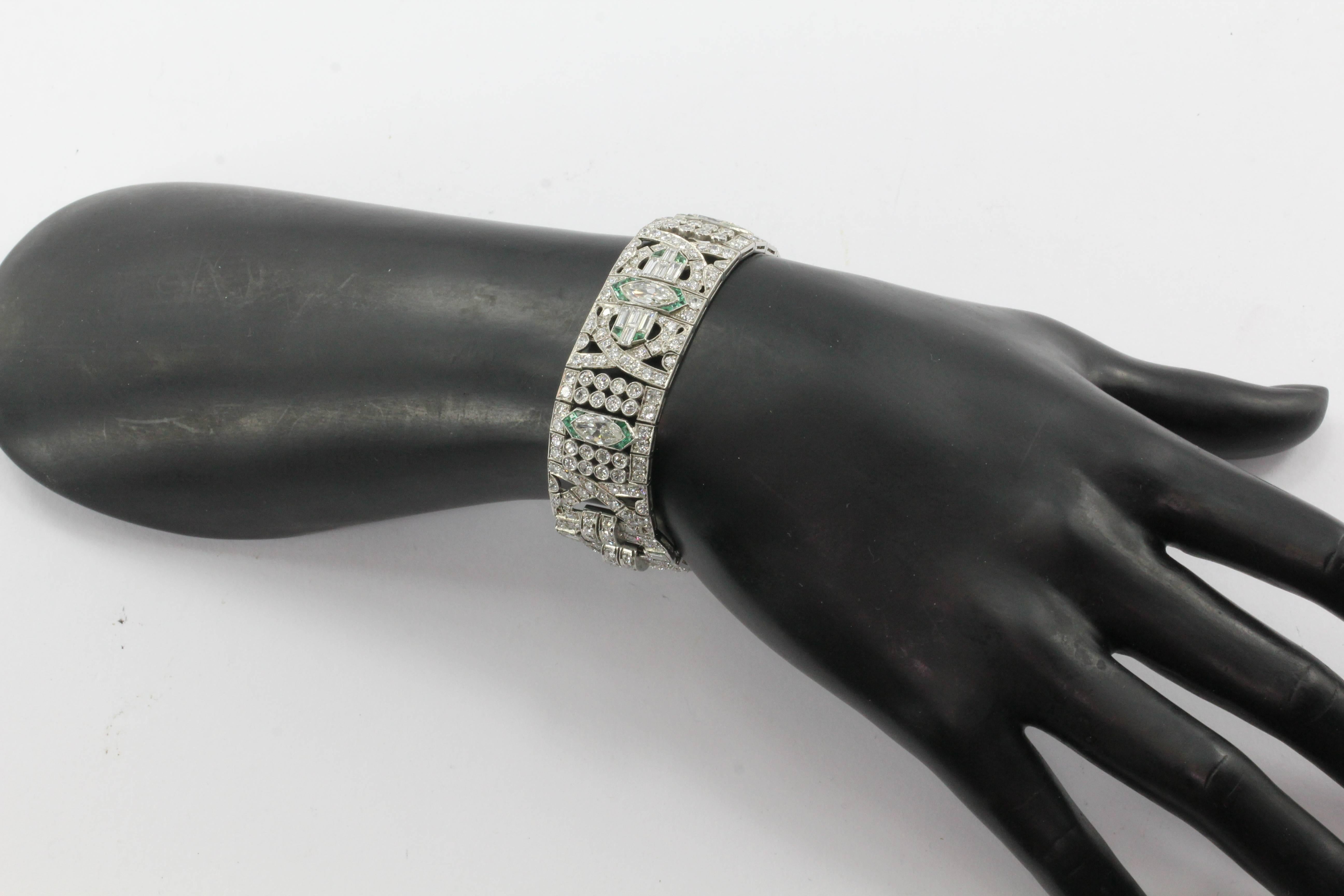 Art Deco Platinum 21 Carat Diamond Emerald Bracelet, circa 1920 5