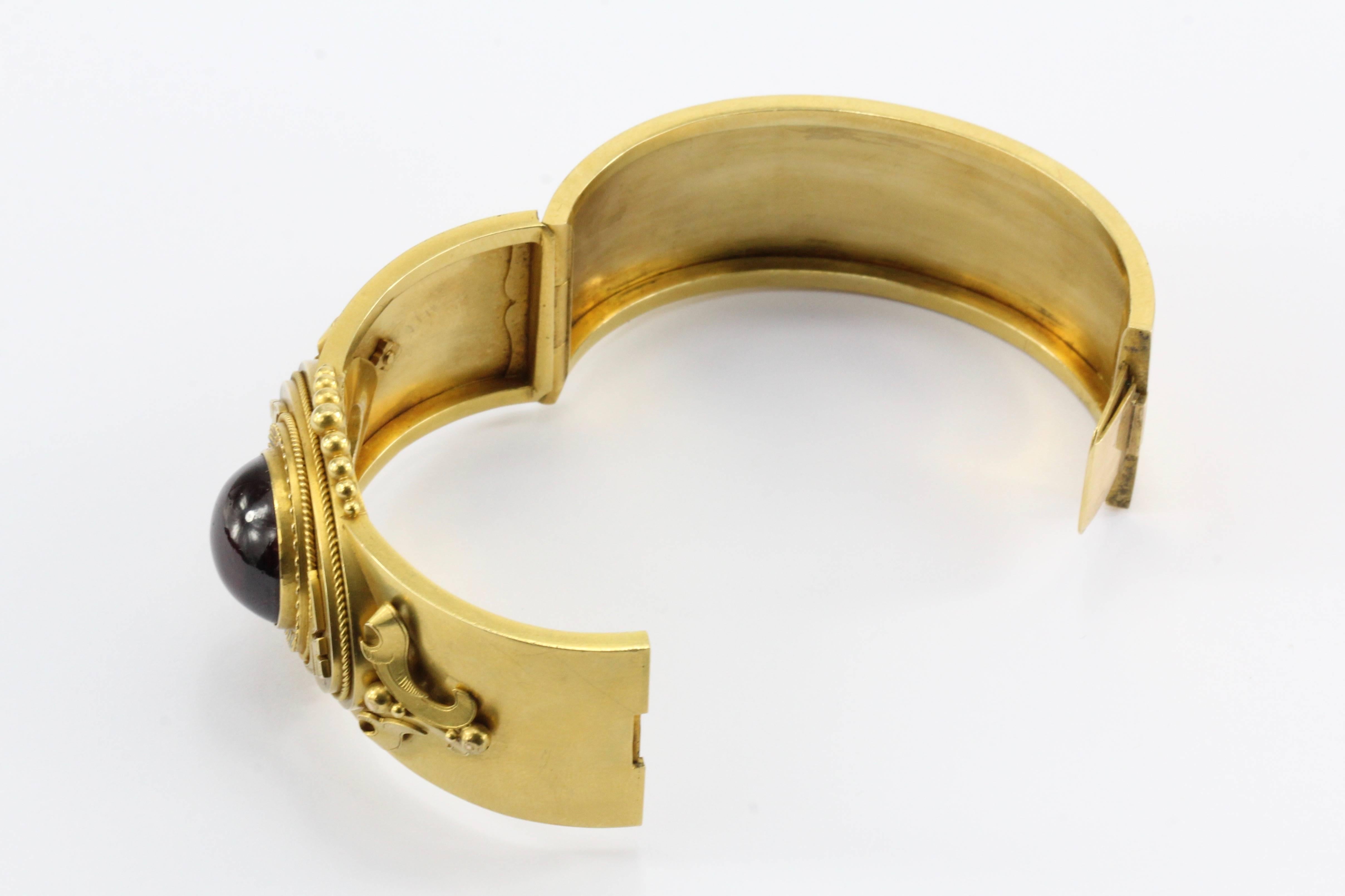 Victorian Scottish Gold Garnet Carbuncle Enamel Bangle Bracelet, circa 1860s 3