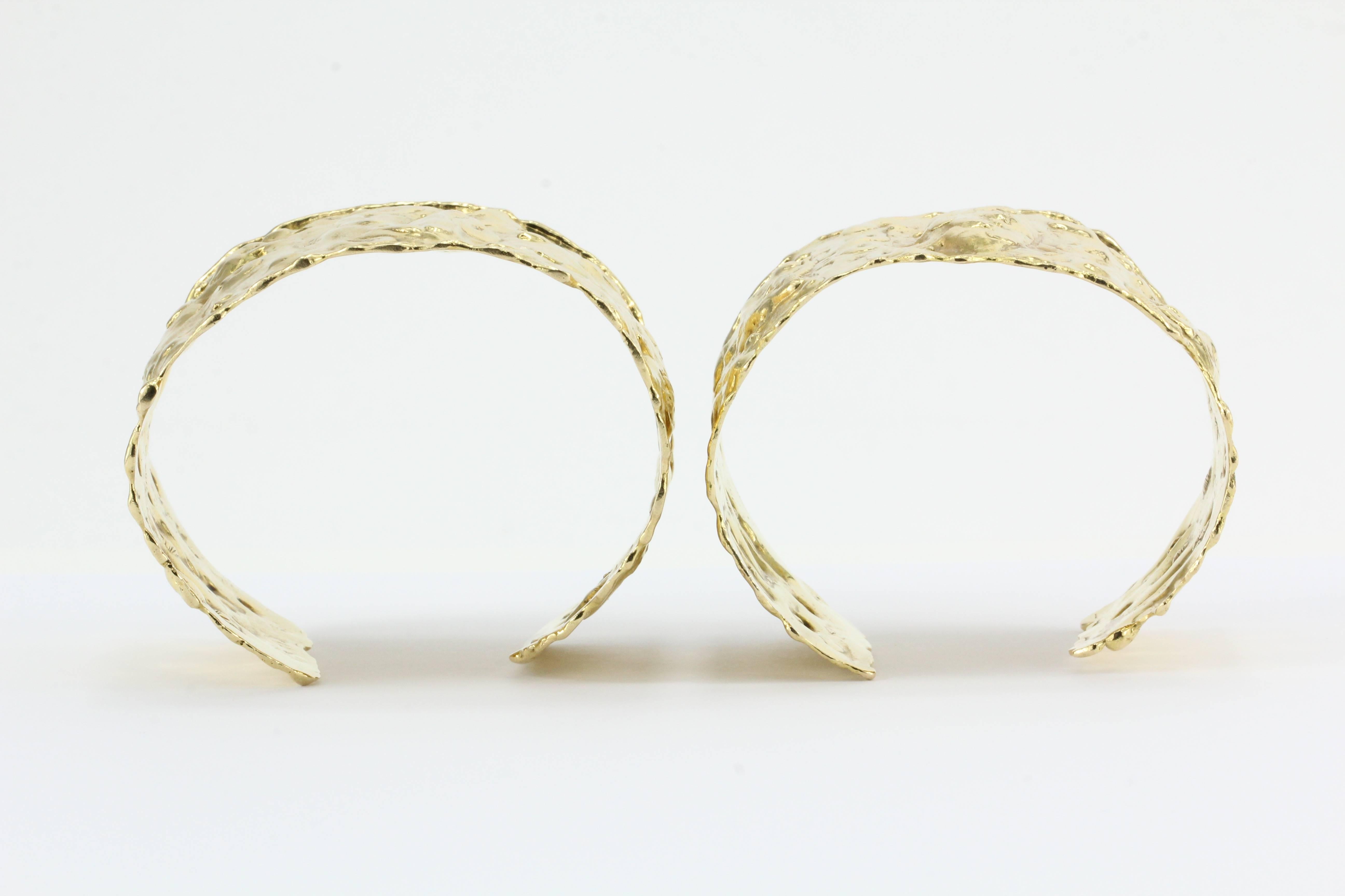 Rare Van Cleef & Arpels Gold Jackie-O Manchette Cuff Bracelets, Pair, circa 1970 In Excellent Condition In Cape May, NJ