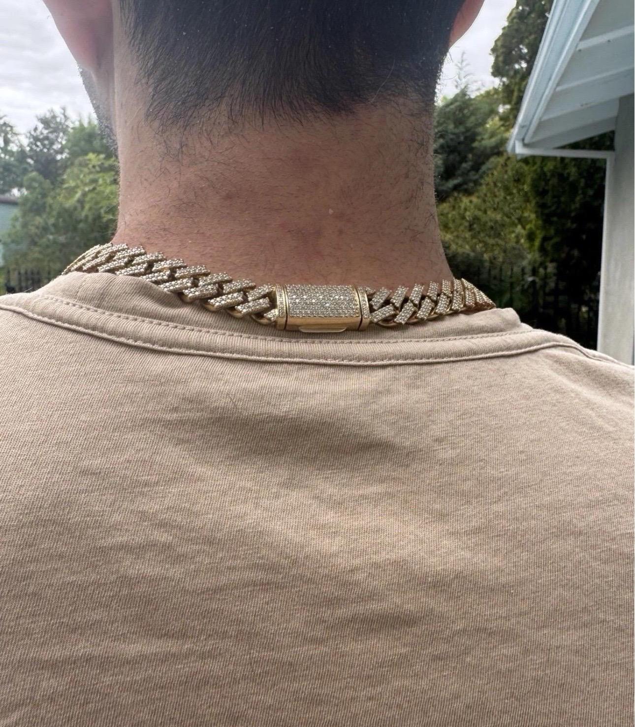 220 Gramm solide 14k Gelbgold natürlichen Diamanten kubanische Gliederkette 22 Zoll, 12-13mm Breite


2200 Diamanten von etwa 22 Karat

