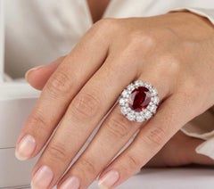 Exquisite Van Cleef & Arpels 7.77ct Ruby Ring with 4.00ct Diamond Halo — Signed