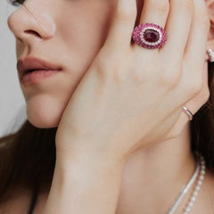 Sonia B. Ring aus 18-karätigem Weißgold mit gewölbter Oberfläche, rosa Turmalin, rosa Saphir und Diamanten