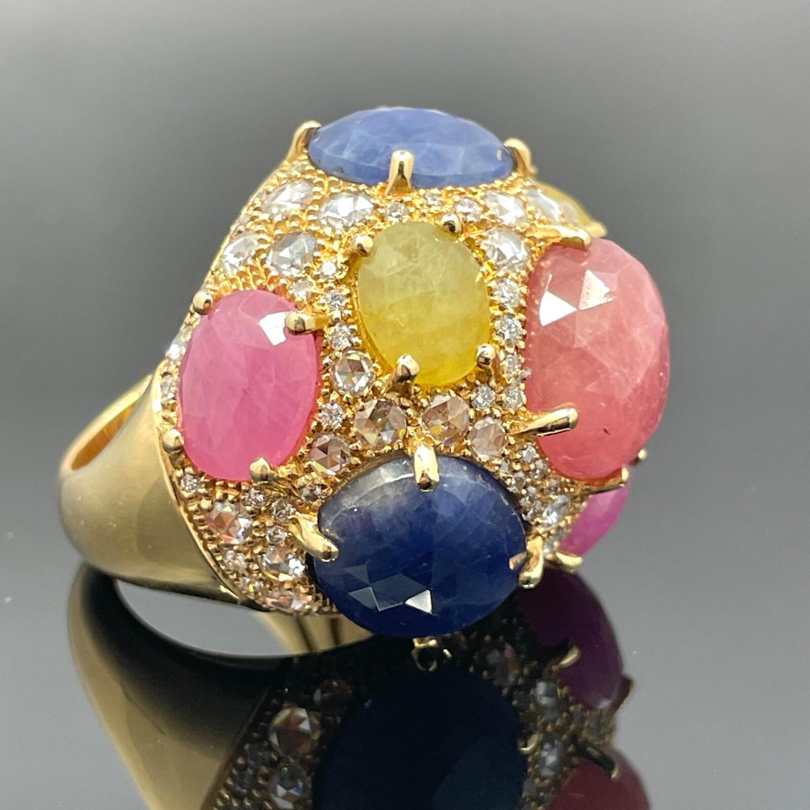 Anello con zaffiro multicolore e diamante a cupola Verdi in oro rosa 18k, 28,85ctw

Questo anello a cupola audace e gioioso, realizzato dal rinomato gioielliere italiano Verdi, mette in mostra un'eccezionale maestria e una tavolozza vibrante. Il