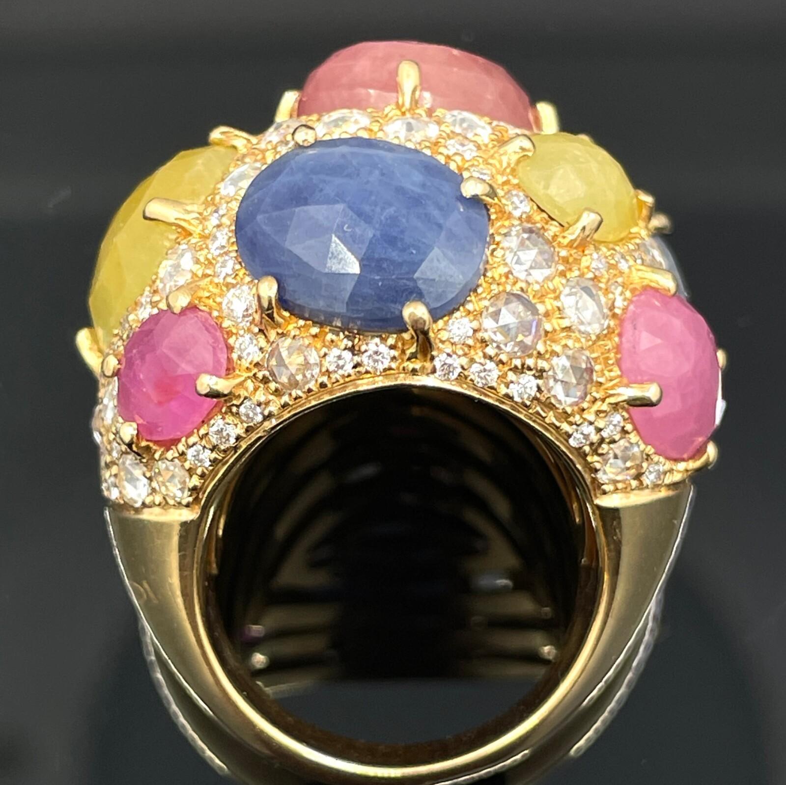 Donna Anello Verdi con zaffiro multicolore cabochon e diamante in oro rosa 18k 28,85ctw Italia in vendita