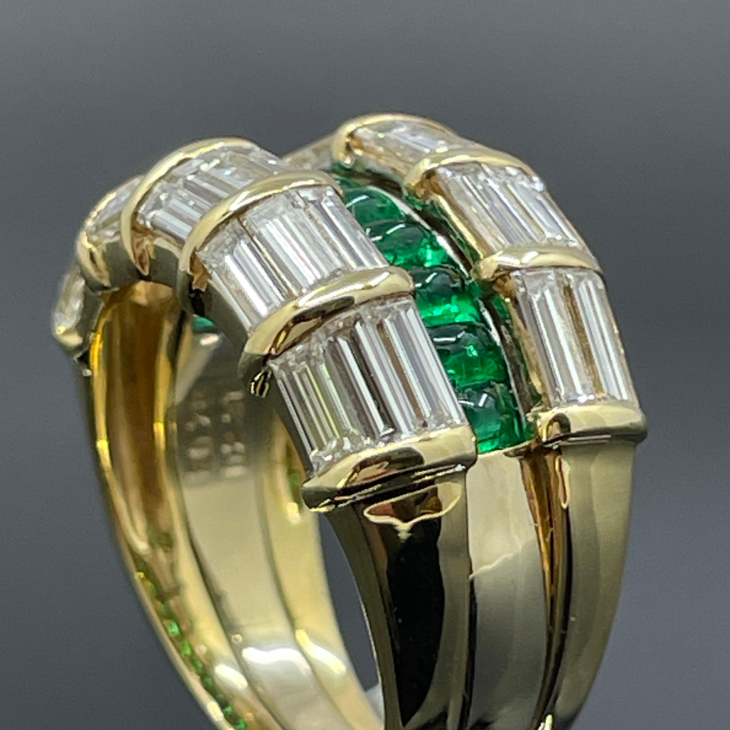 Taille cabochon « sugarloaf » Bracelet en or 18k avec émeraude et diamant baguette 3.09ctw en vente