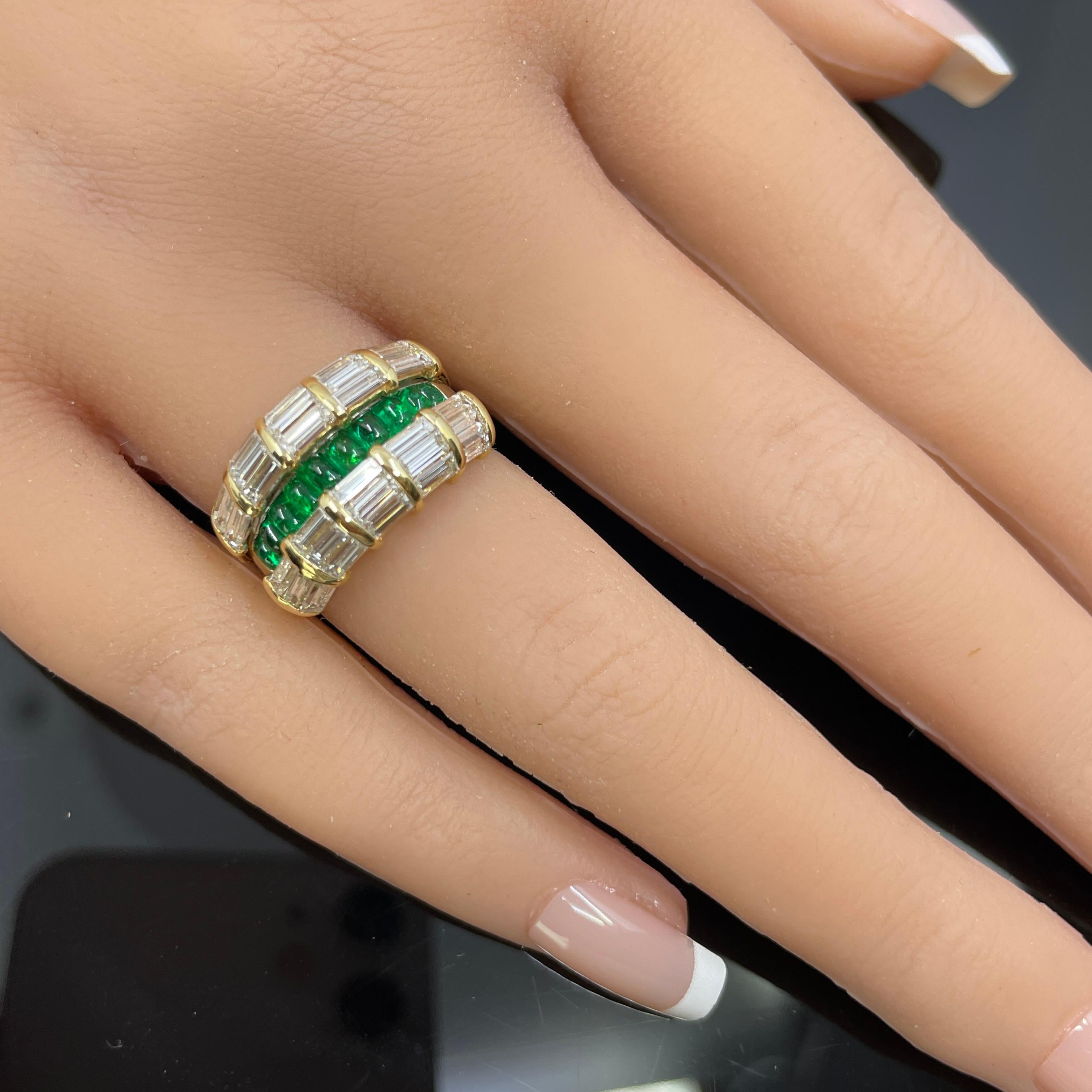 Bracelet en or 18k avec émeraude et diamant baguette 3.09ctw en vente 3