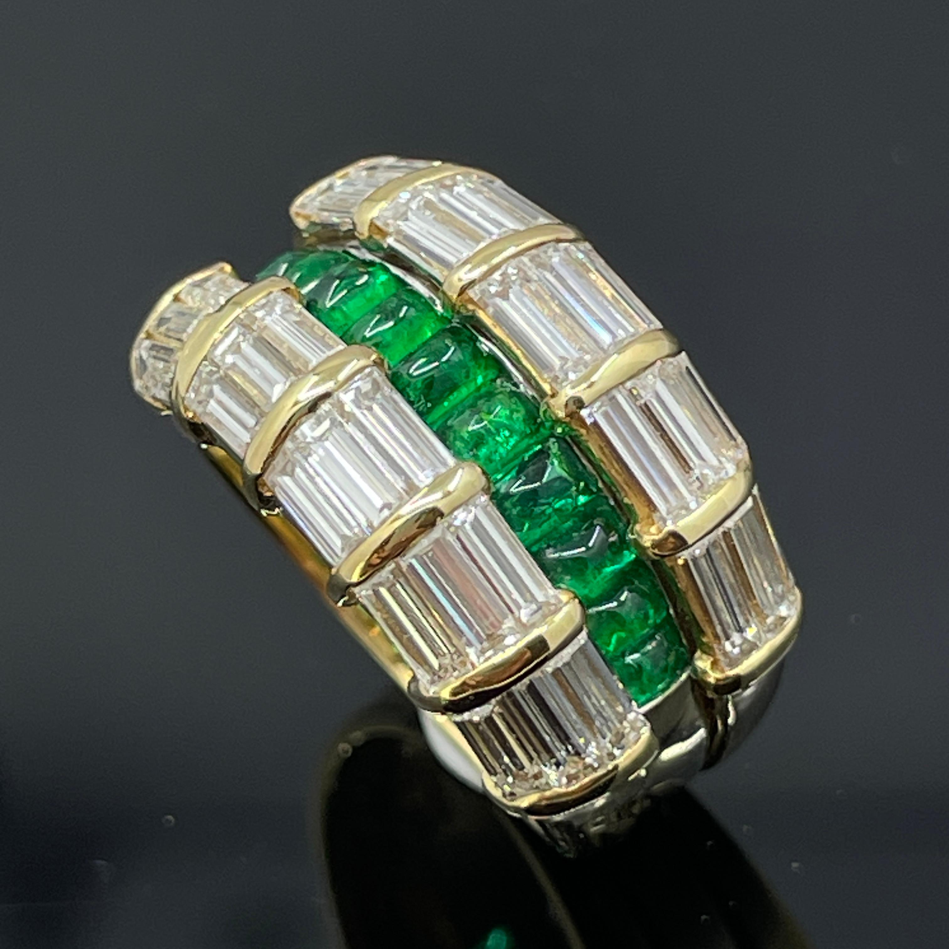 
Anneau baguette en or jaune 18K Emeraude et diamant - 3.09ctw

Ce bracelet en or jaune 18 carats est une pièce audacieuse et luxueuse. Il présente une rangée d'émeraudes d'un vert luxuriant - probablement d'origine colombienne - disposées entre