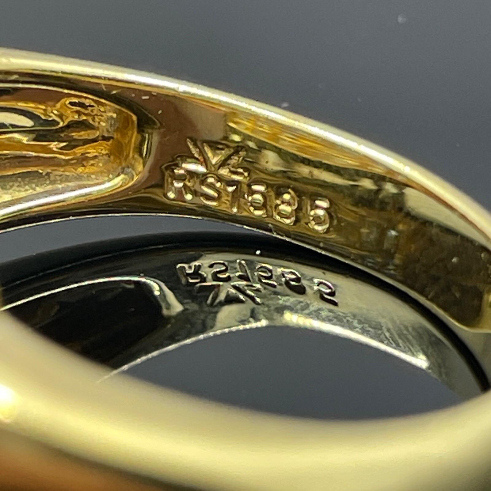 LeVian Bague dôme en or jaune 18k saphir bleu et diamant baguette 3.50ctw Pour femmes en vente