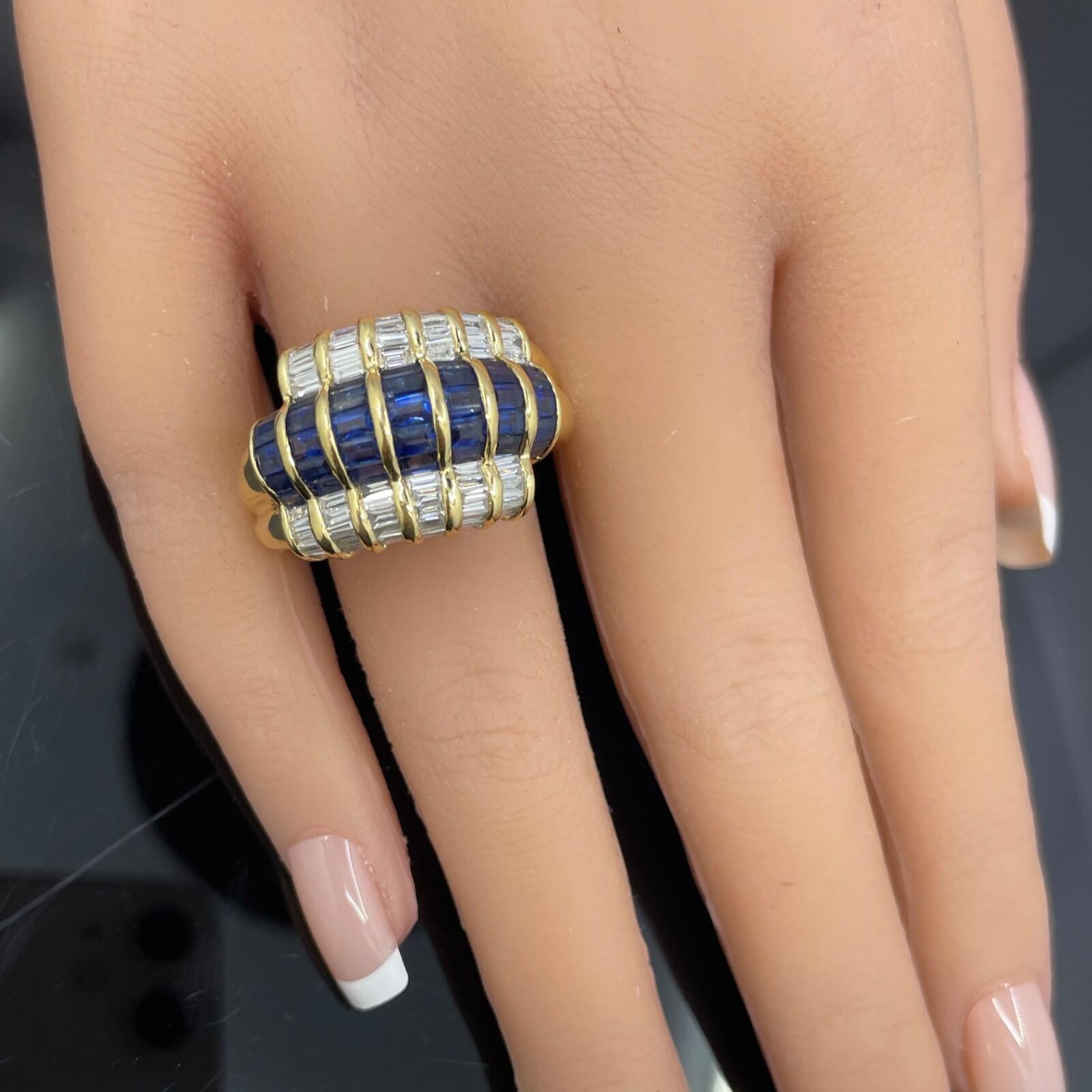 LeVian Bague dôme en or jaune 18k saphir bleu et diamant baguette 3.50ctw en vente 2