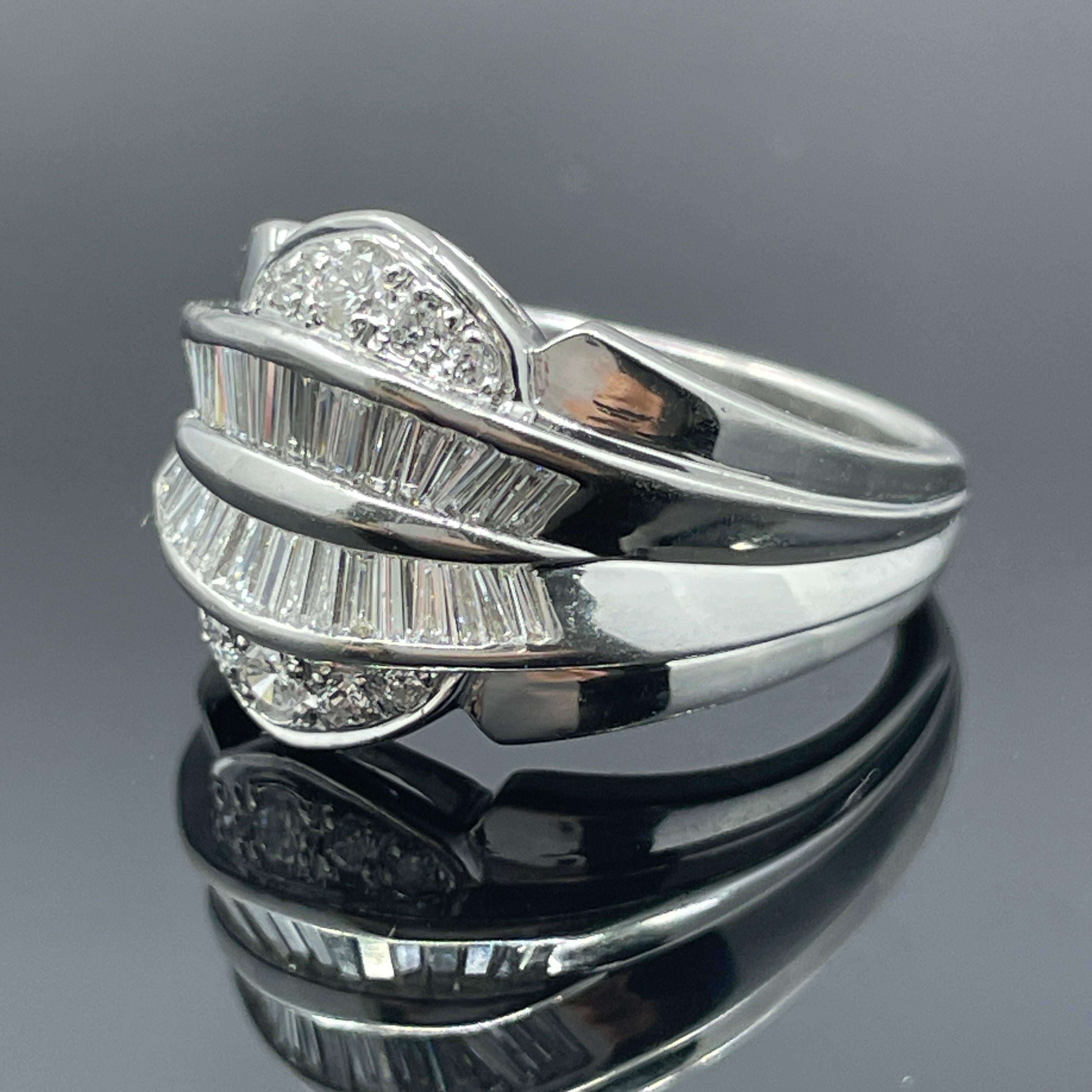 Fascia in platino con diamante a baguette e diamante rotondo da 0,53 ct. In condizioni ottime in vendita a Orlando, FL